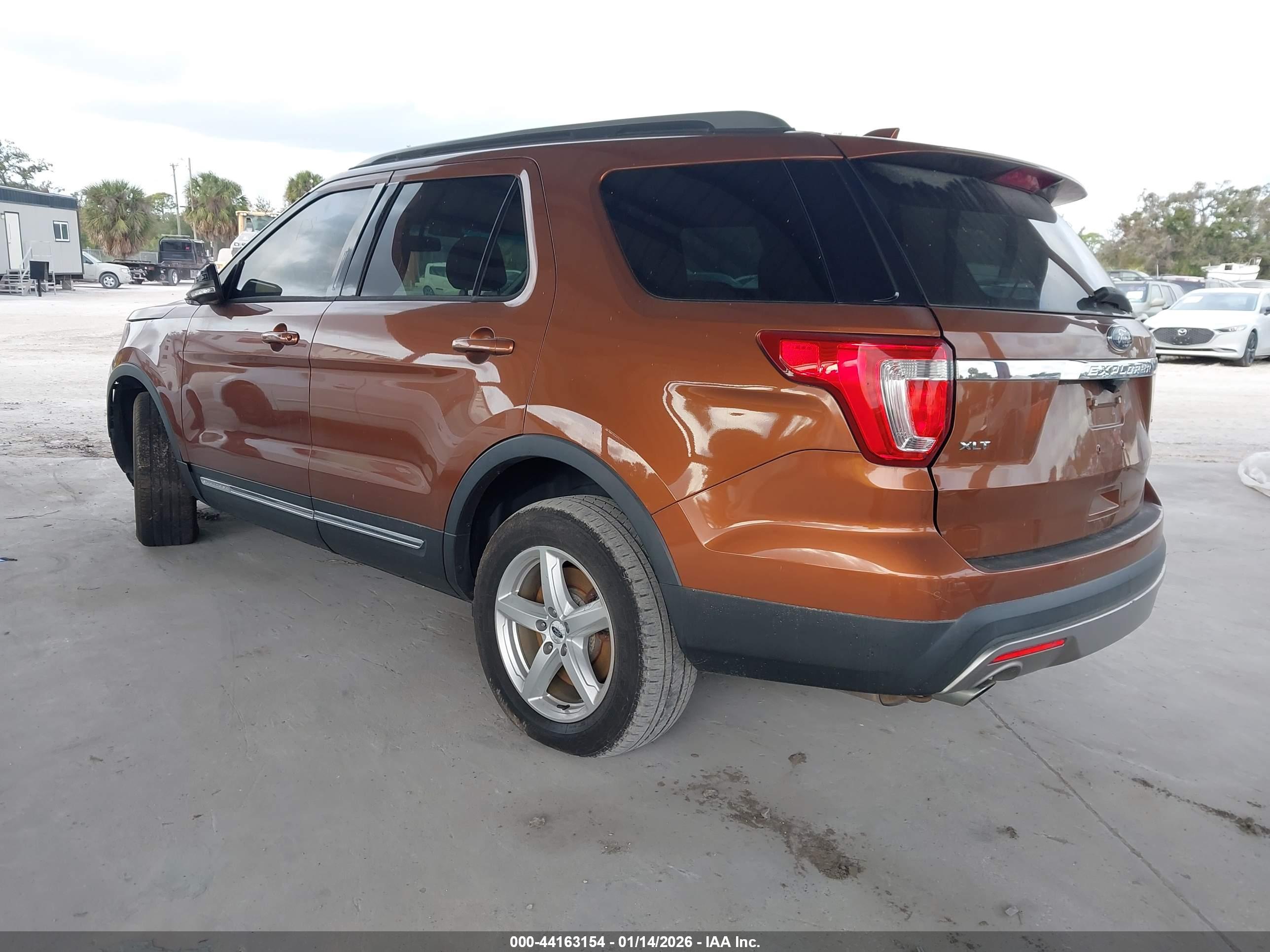FORD EXPLORER image 3