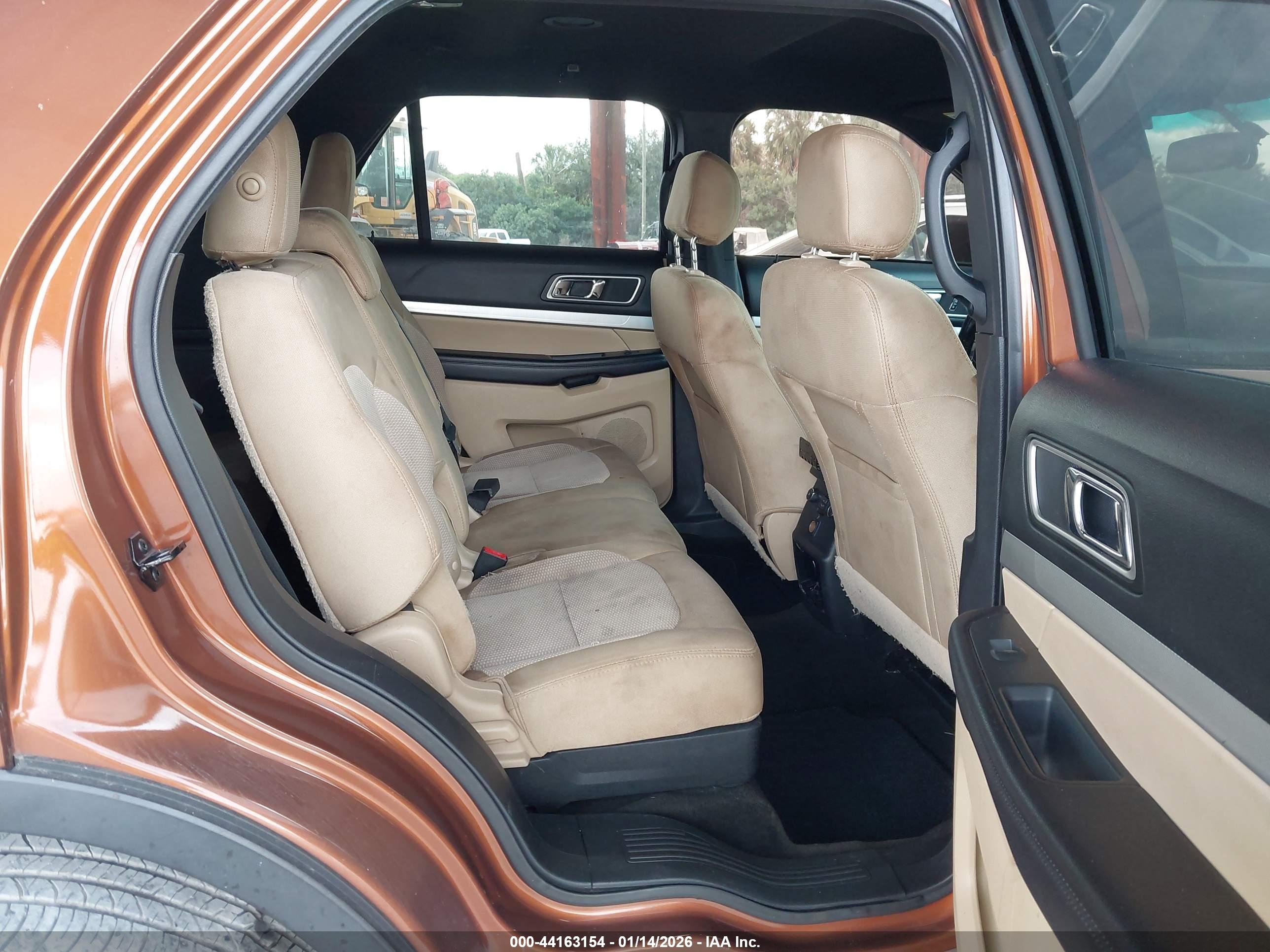 FORD EXPLORER image 8