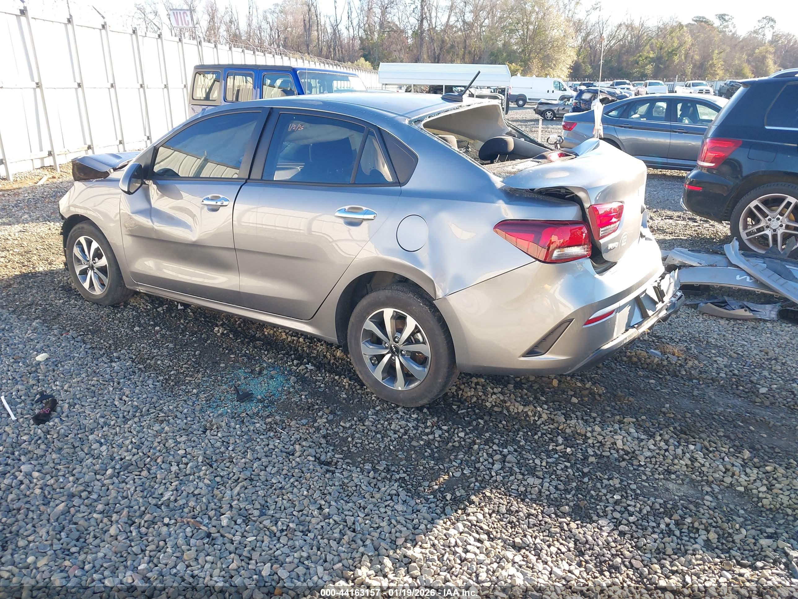 KIA RIO image 3