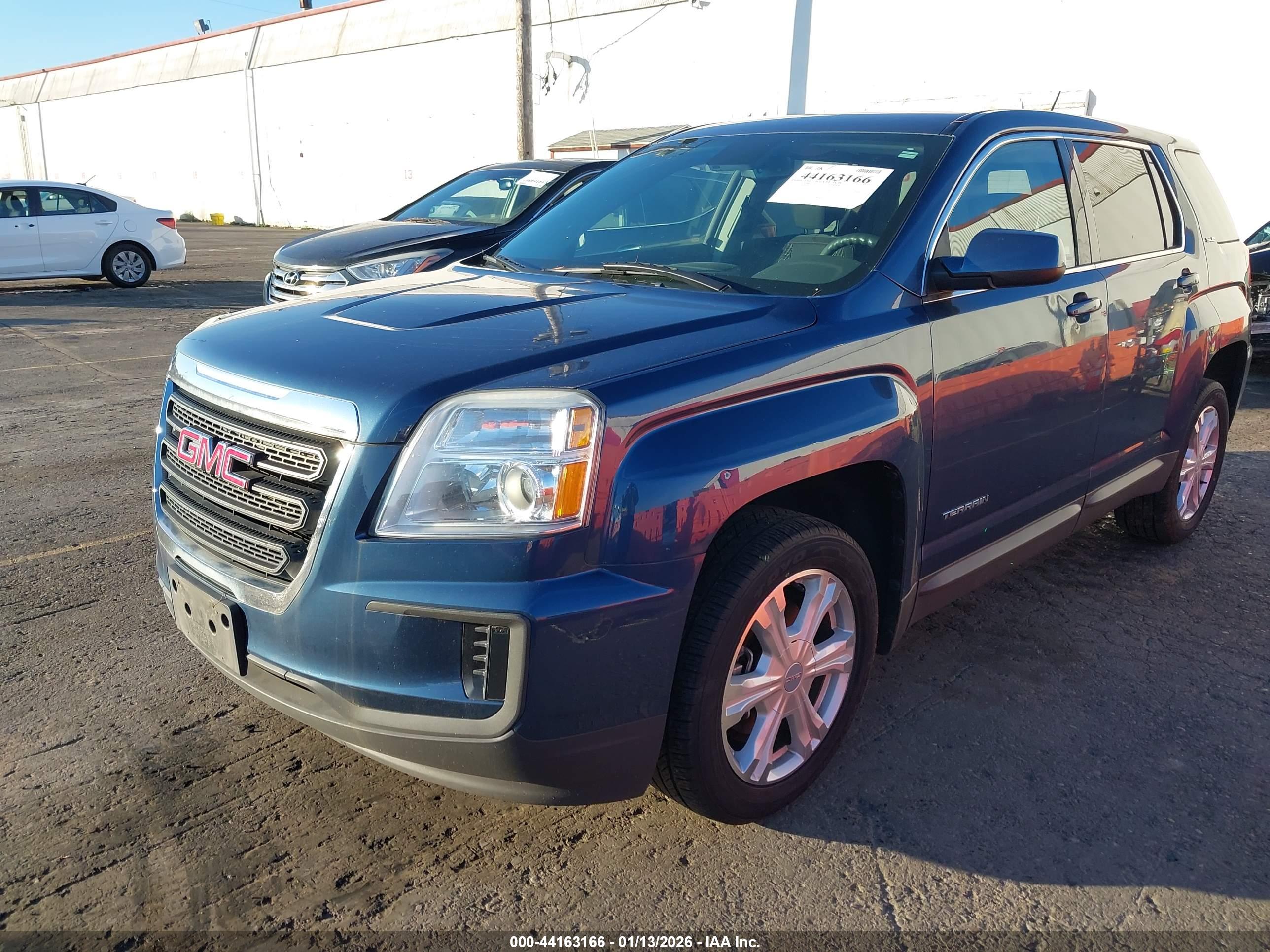 GMC TERRAIN image 2