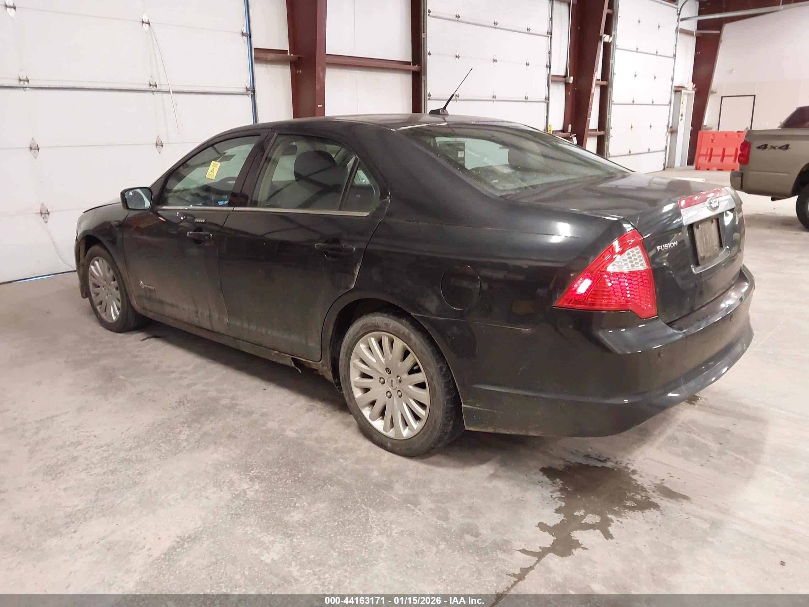 FORD FUSION image 3