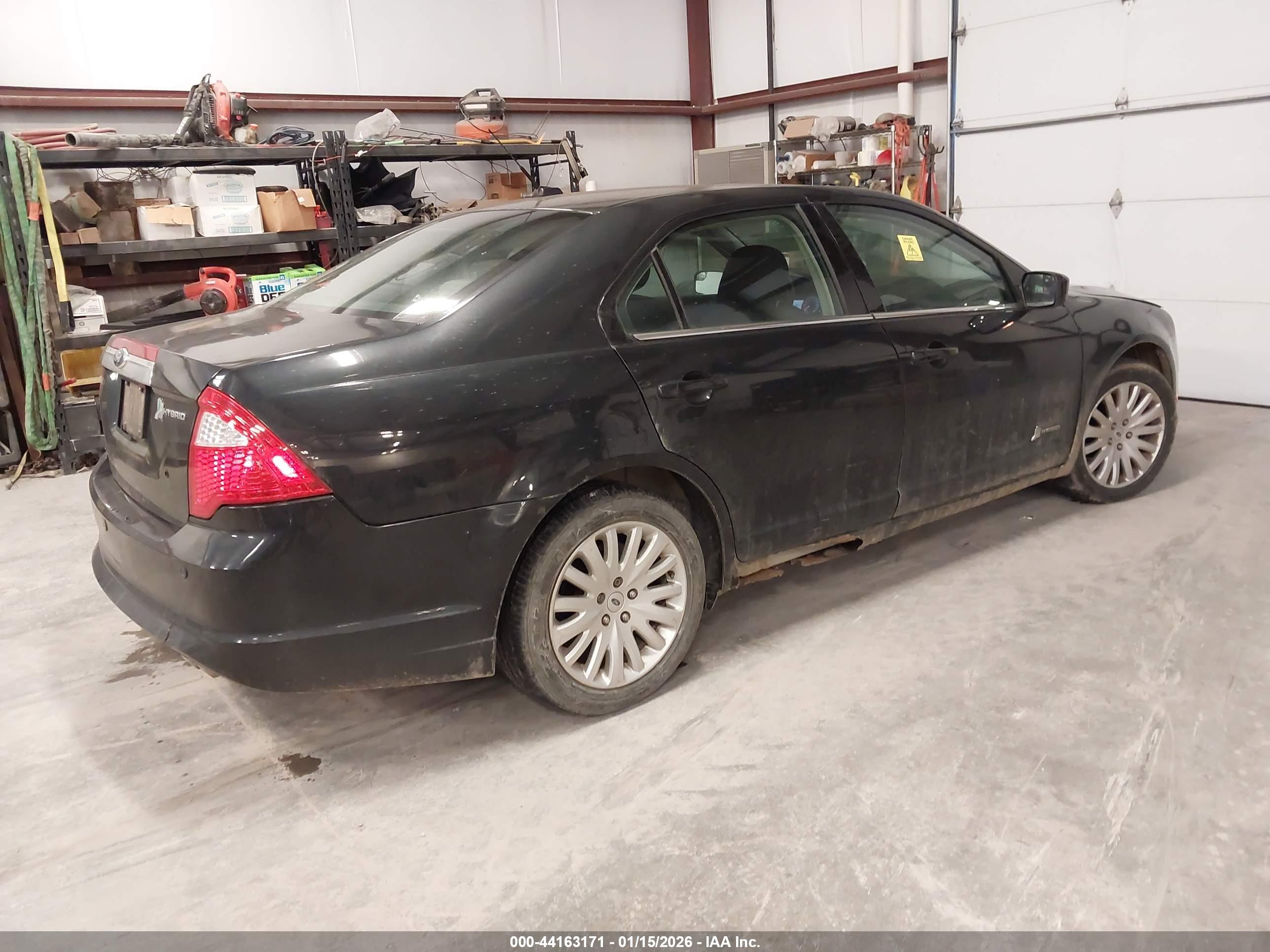 FORD FUSION image 4