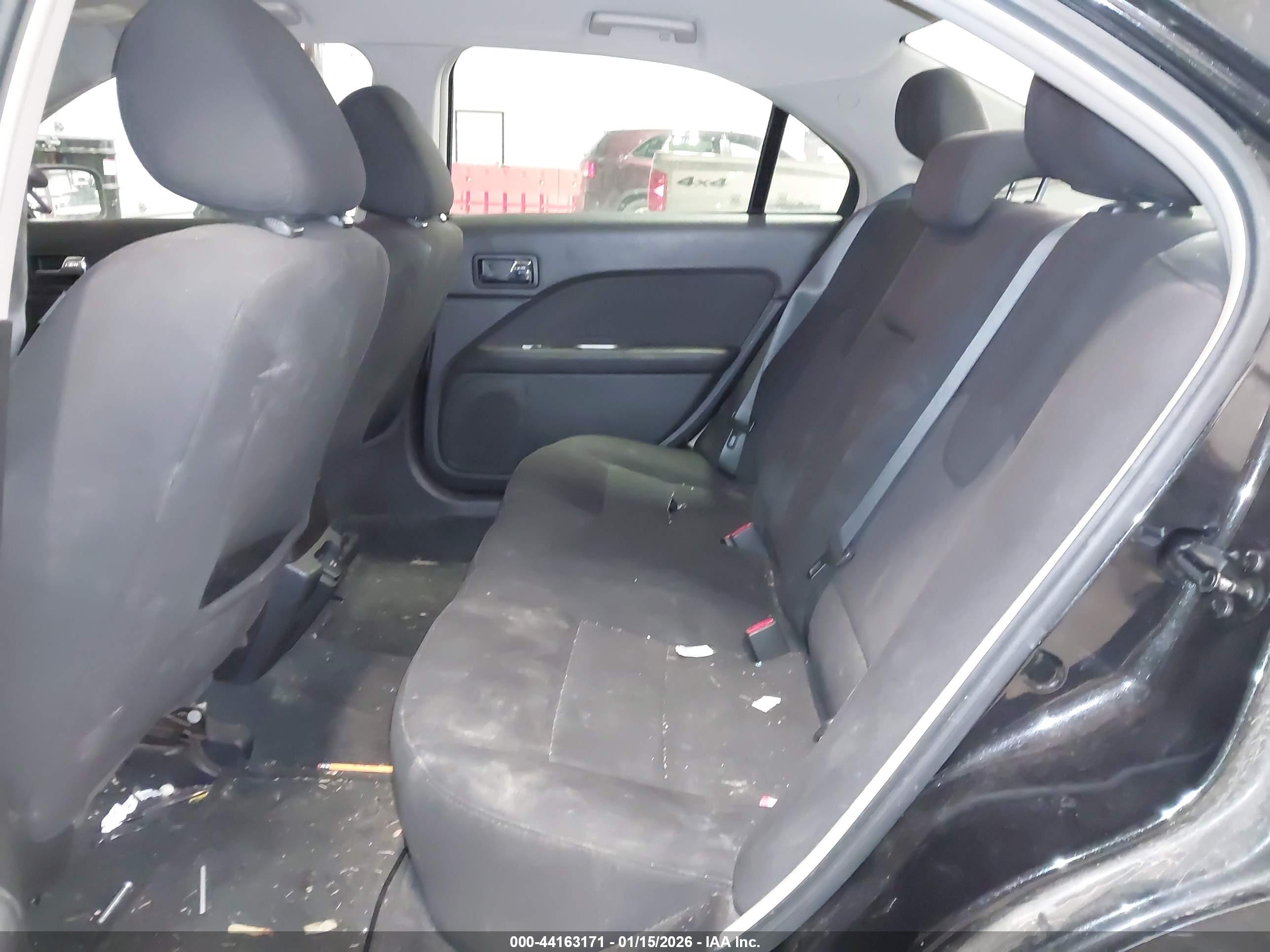 FORD FUSION image 8