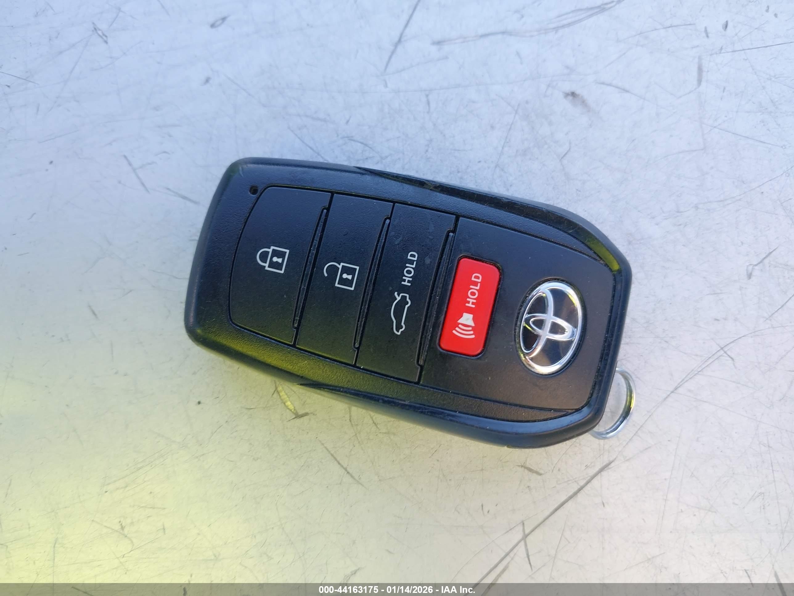 TOYOTA CAMRY image 11