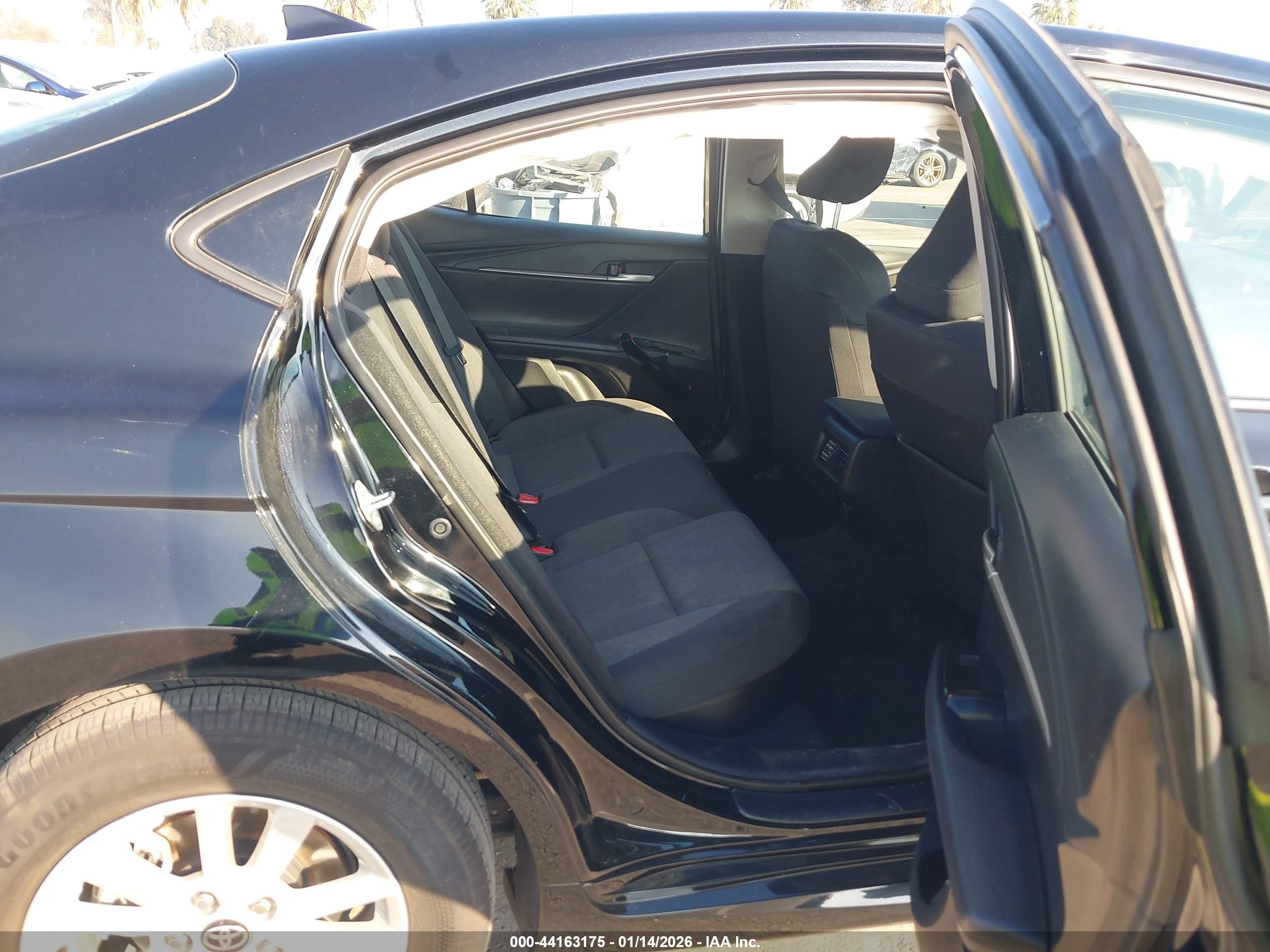 TOYOTA CAMRY image 8