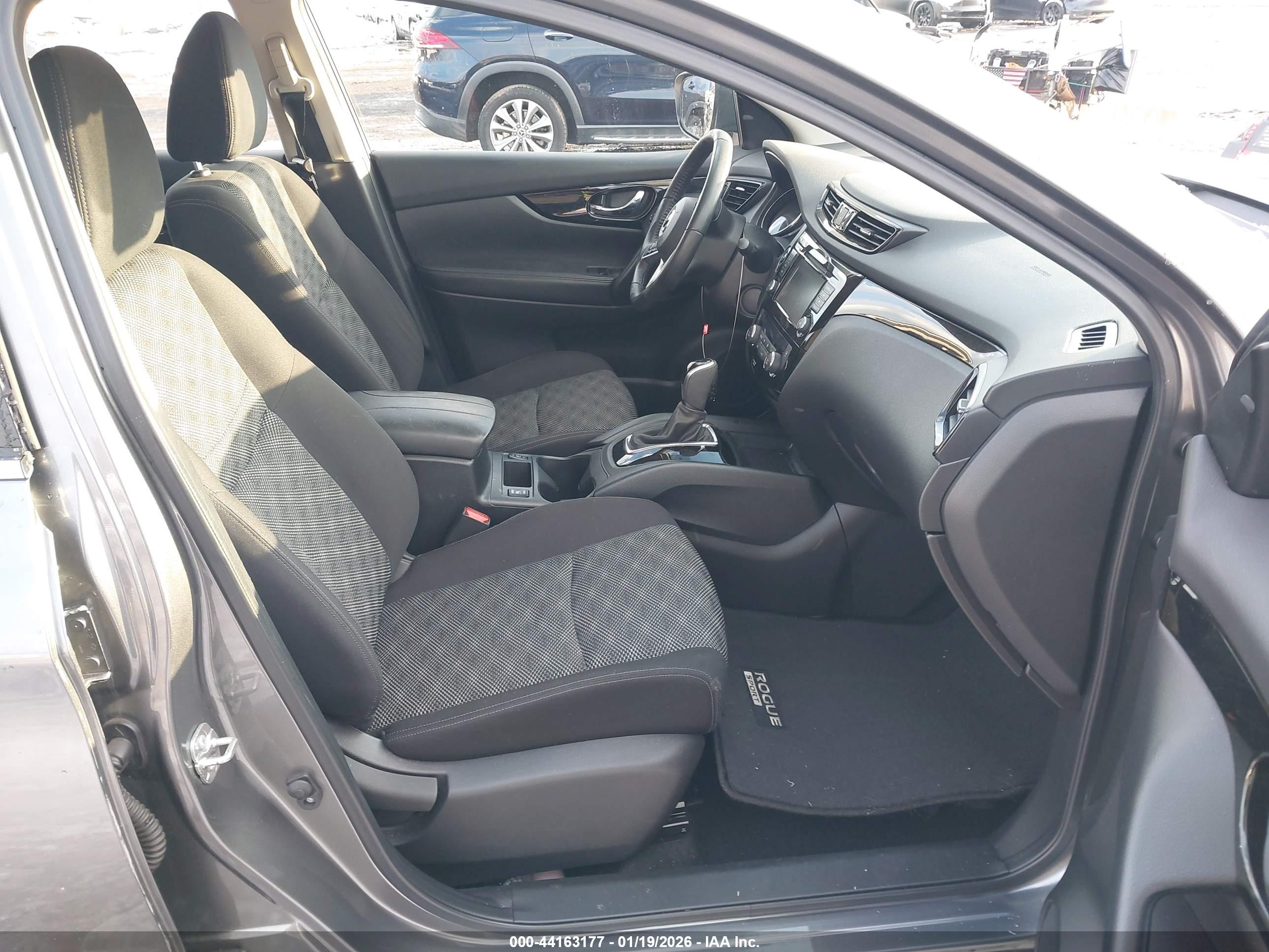 NISSAN ROGUE image 5