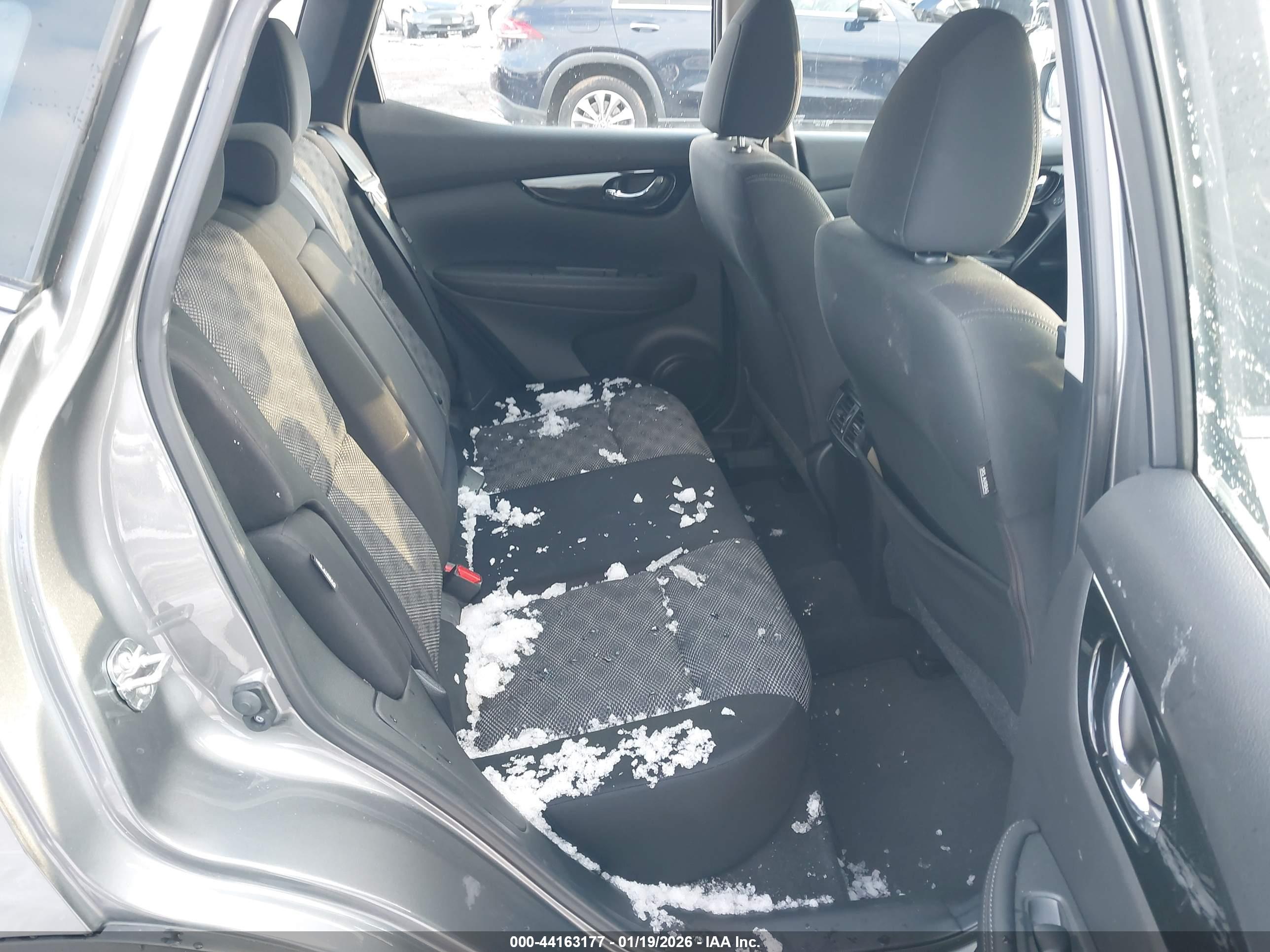 NISSAN ROGUE image 8