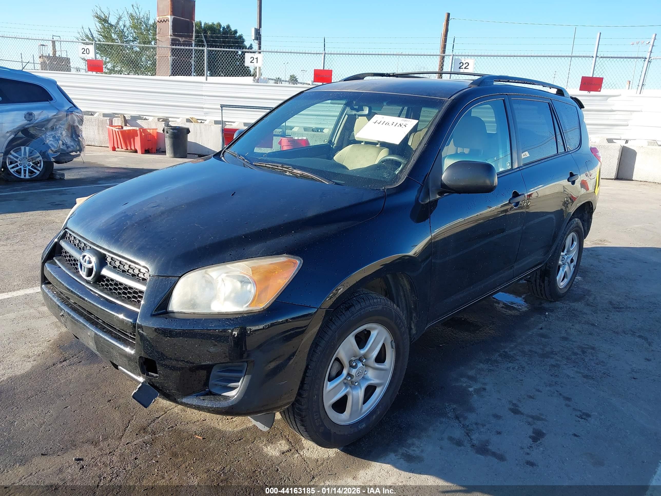 TOYOTA RAV4 image 2