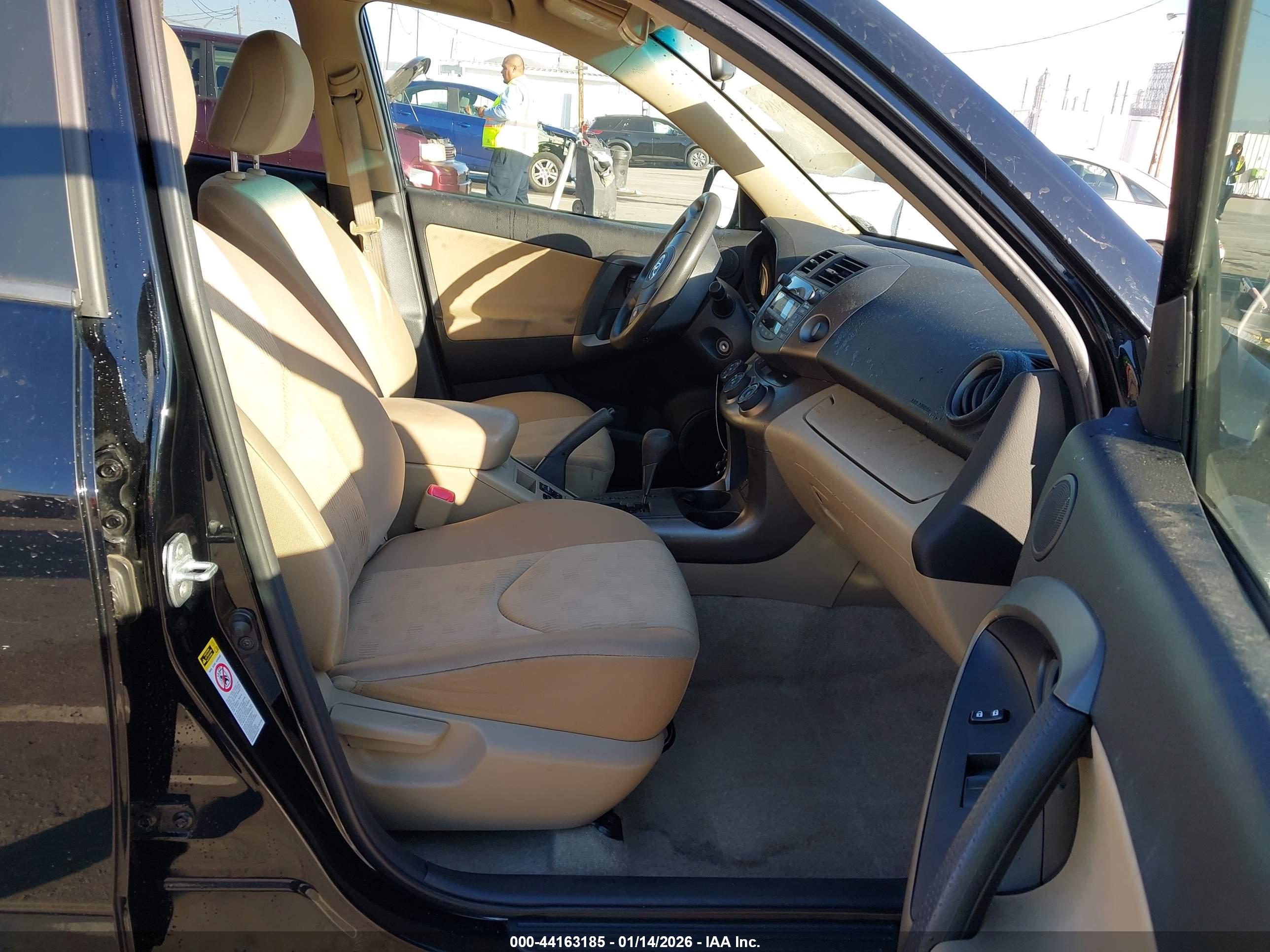 TOYOTA RAV4 image 5