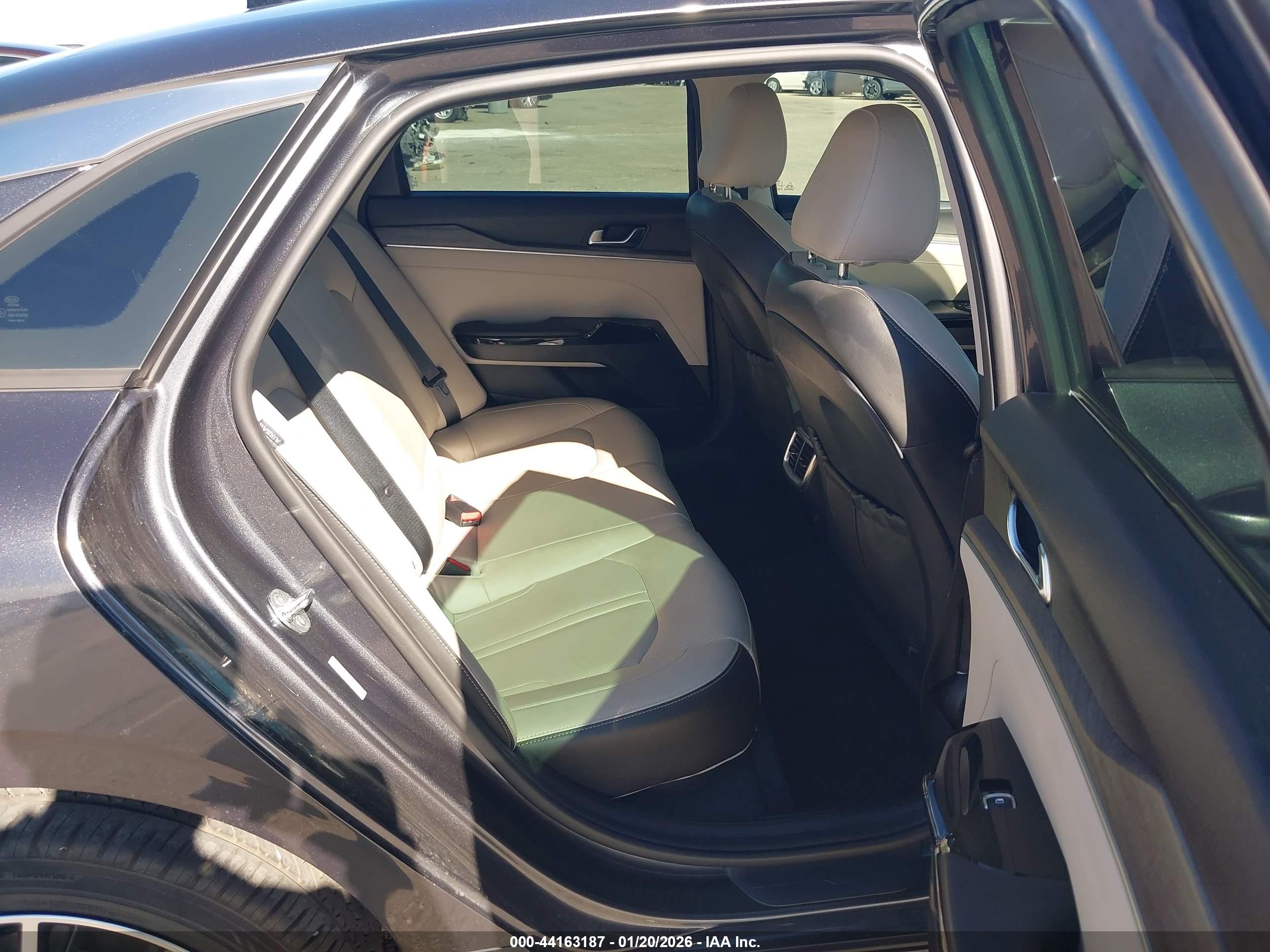 KIA K5 image 8