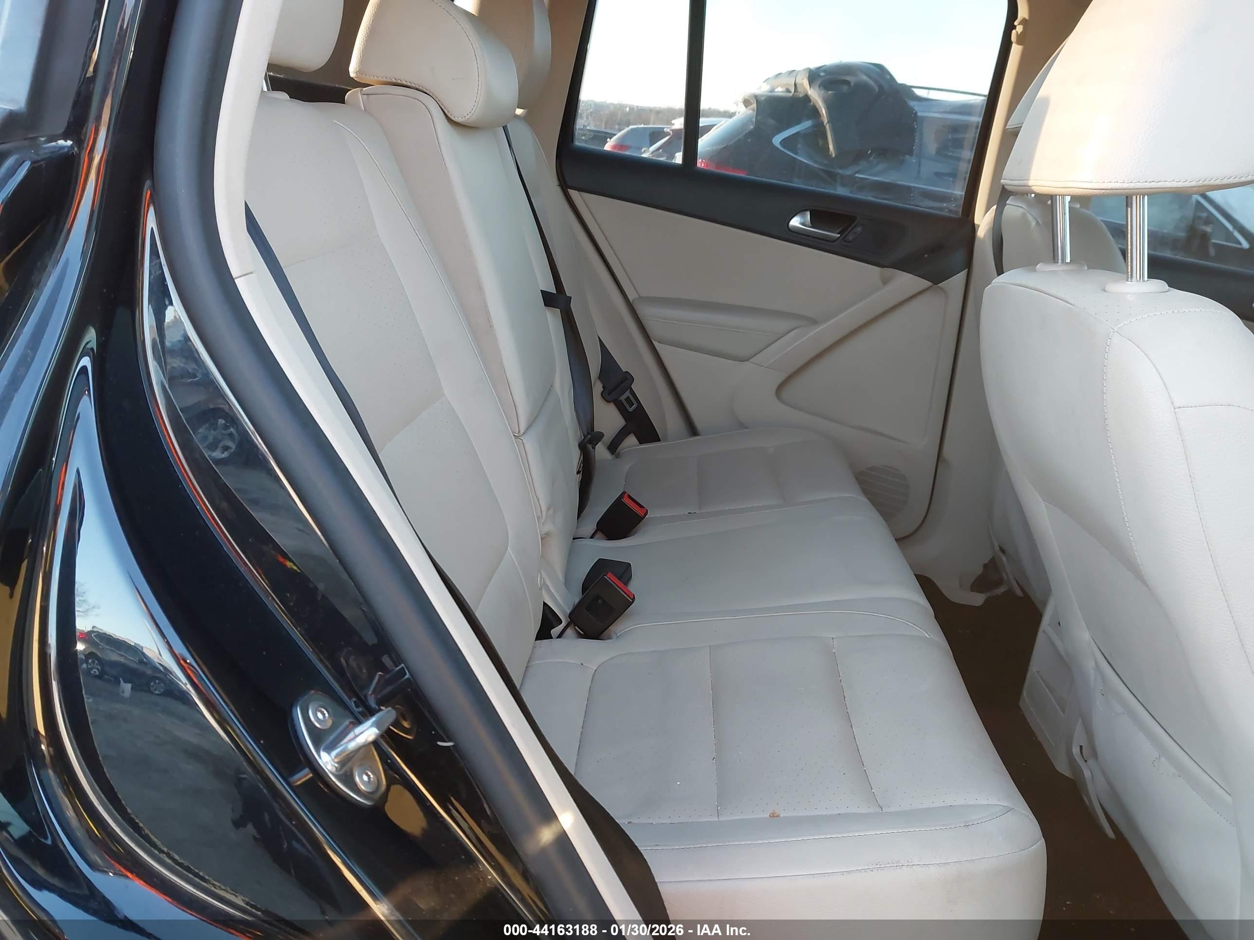VOLKSWAGEN TIGUAN image 8