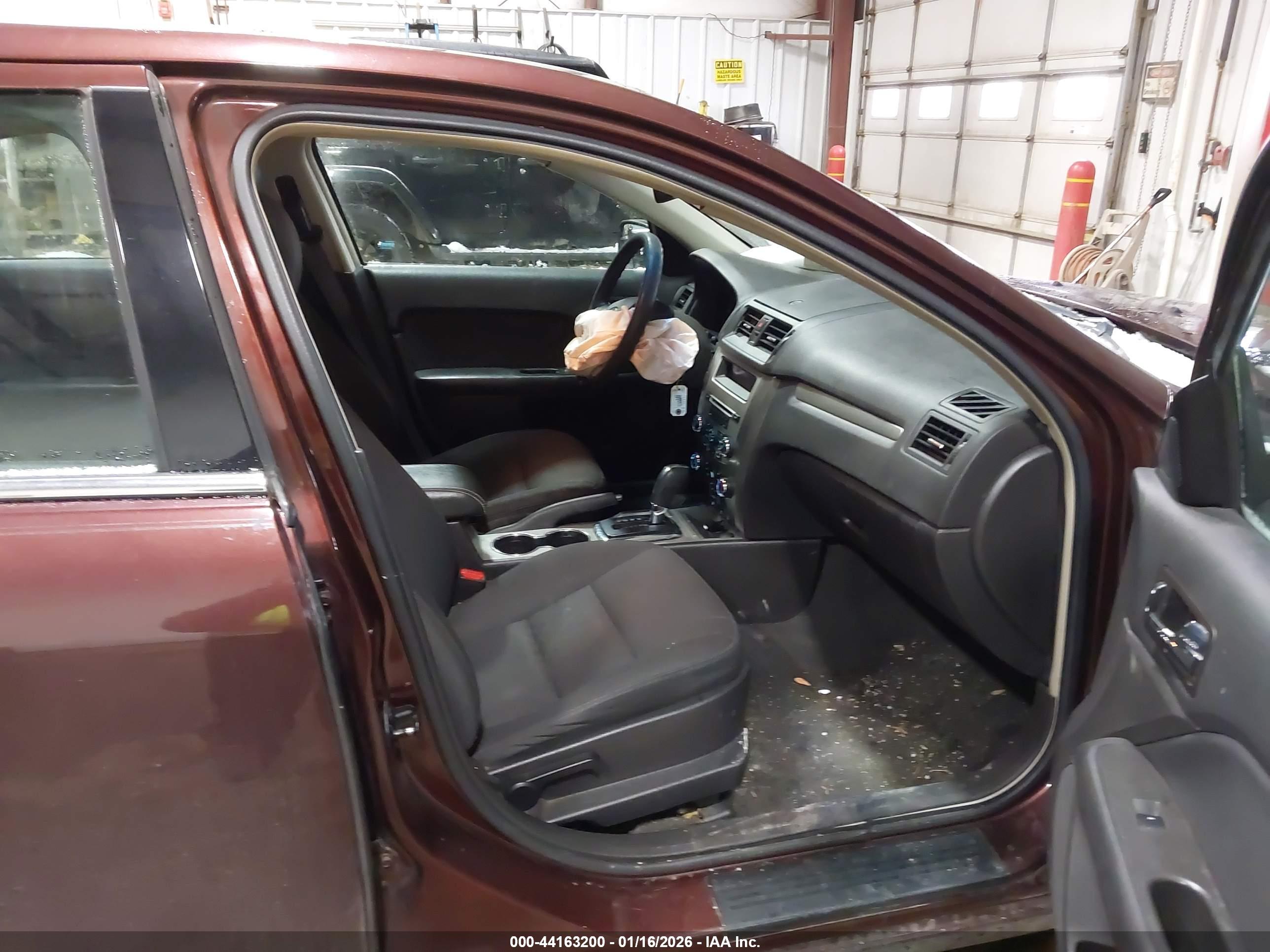 FORD FUSION image 5