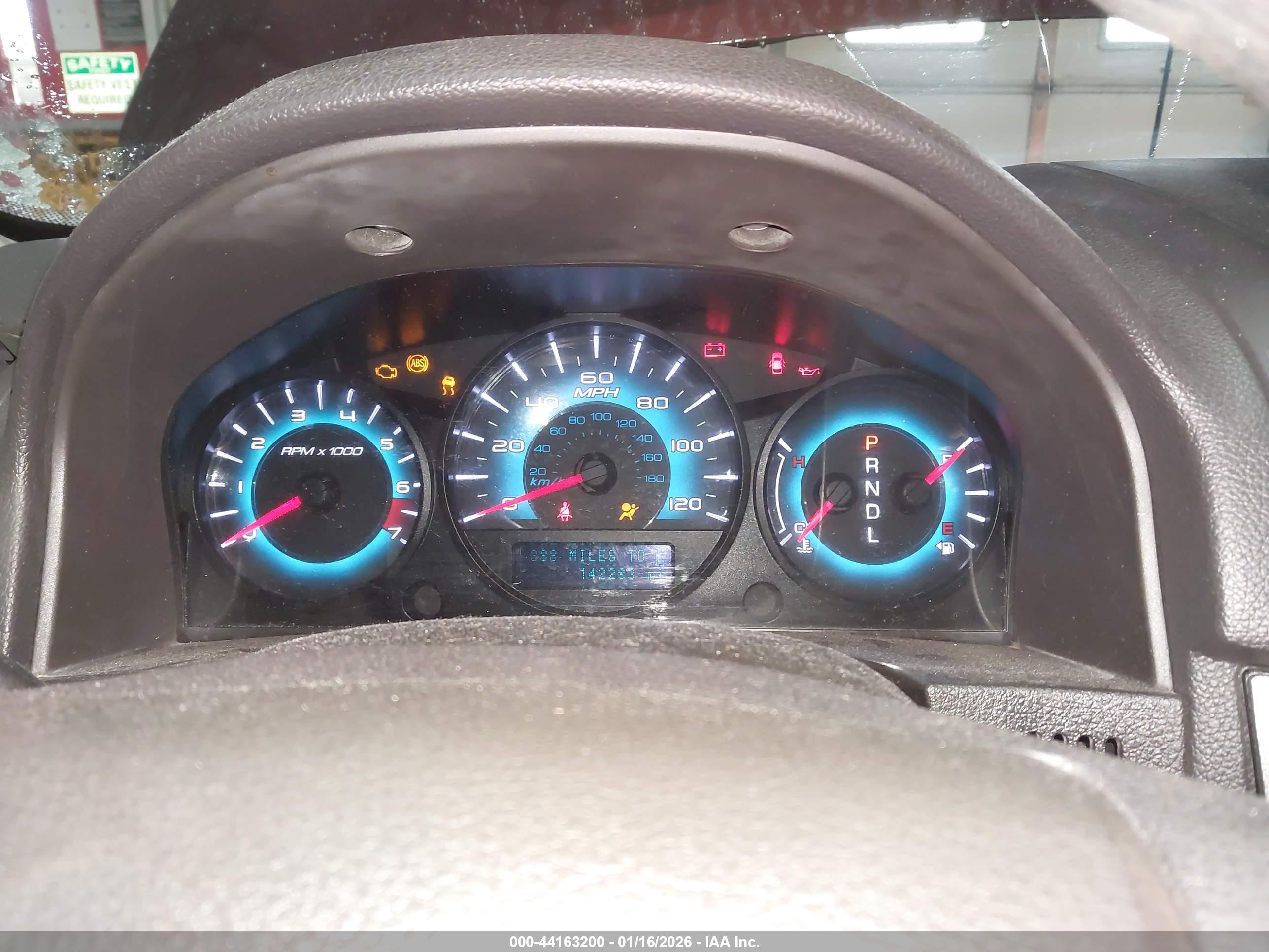 FORD FUSION image 7