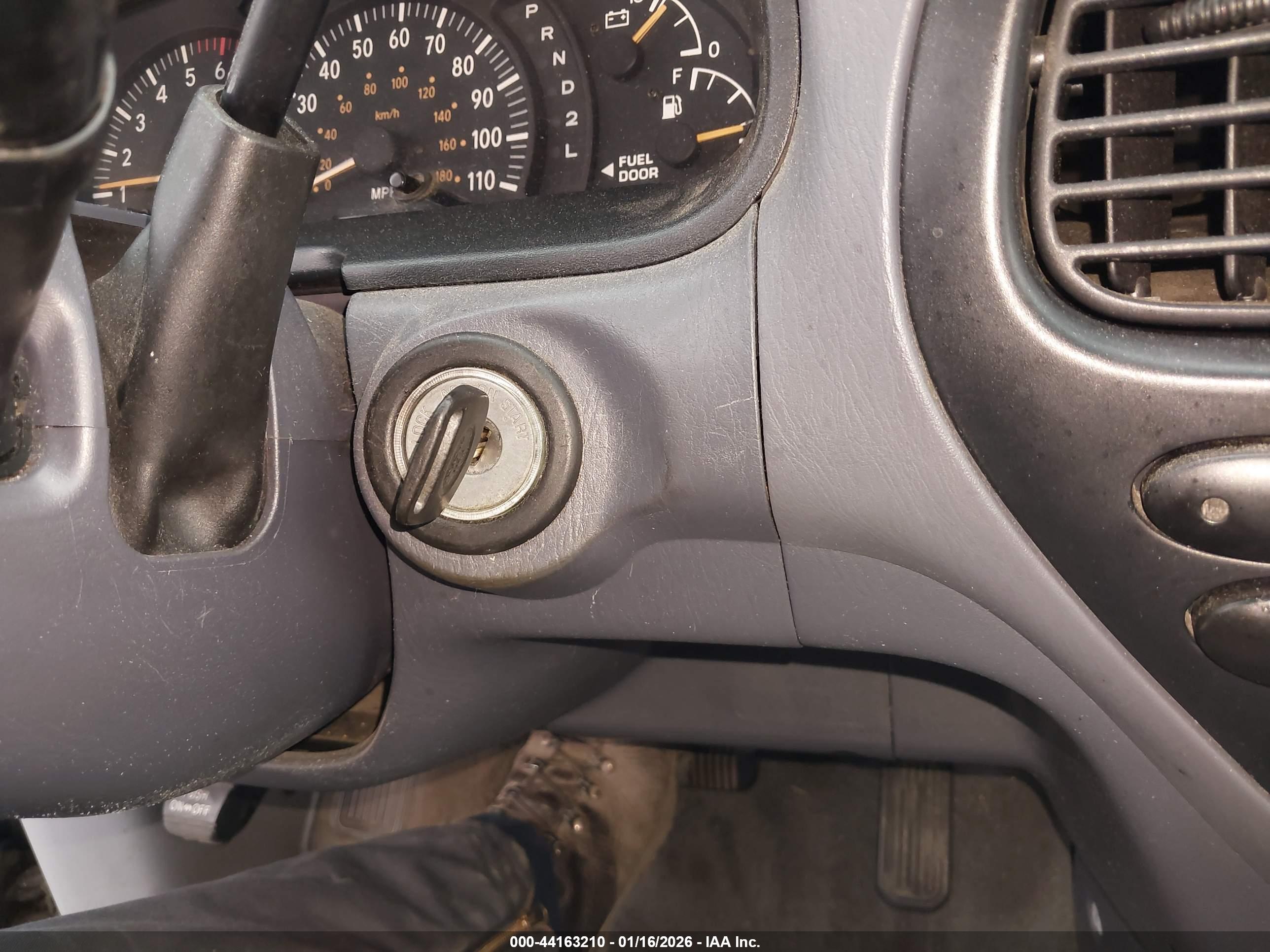 TOYOTA TUNDRA image 11