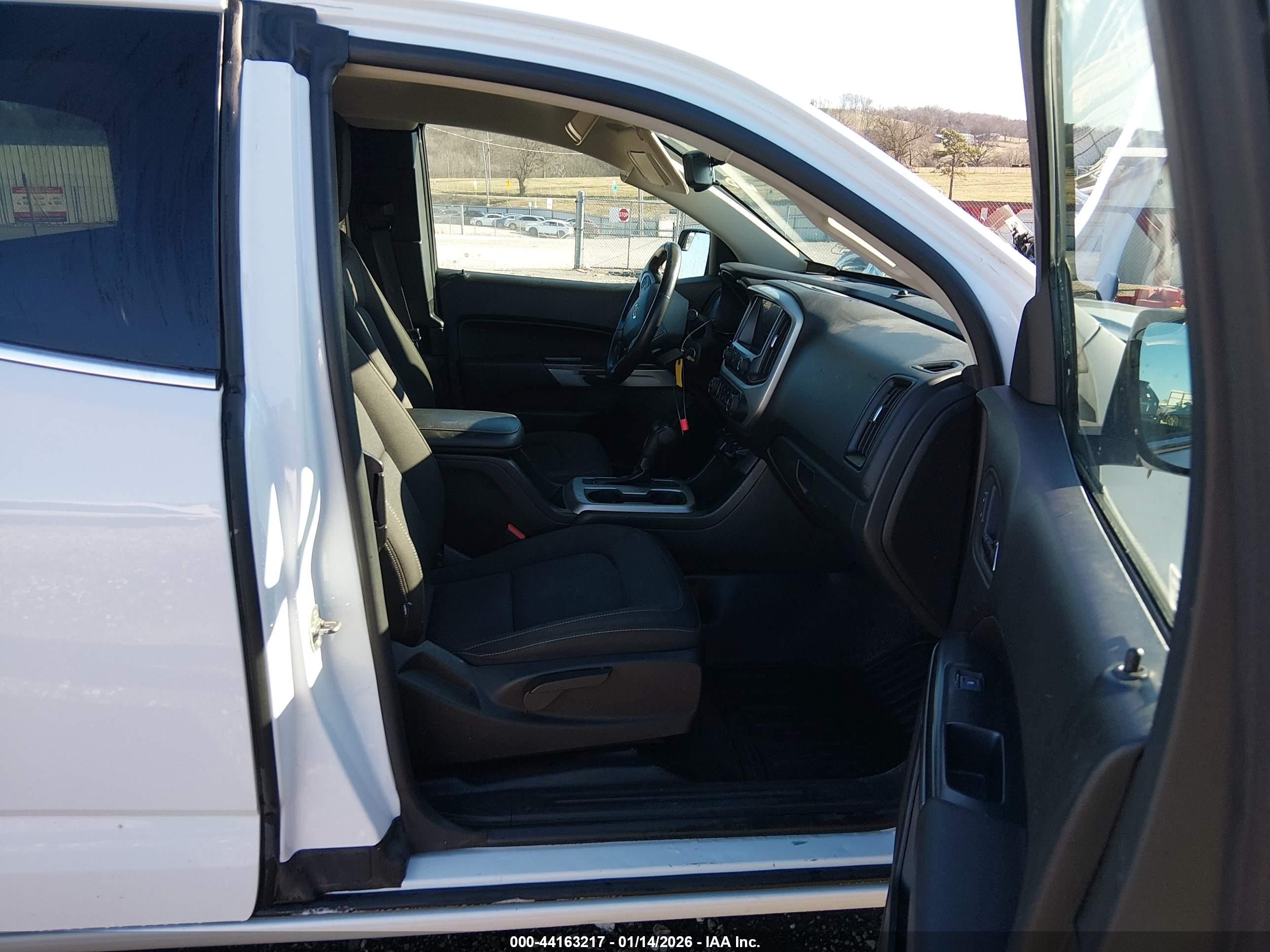 CHEVROLET COLORADO image 5