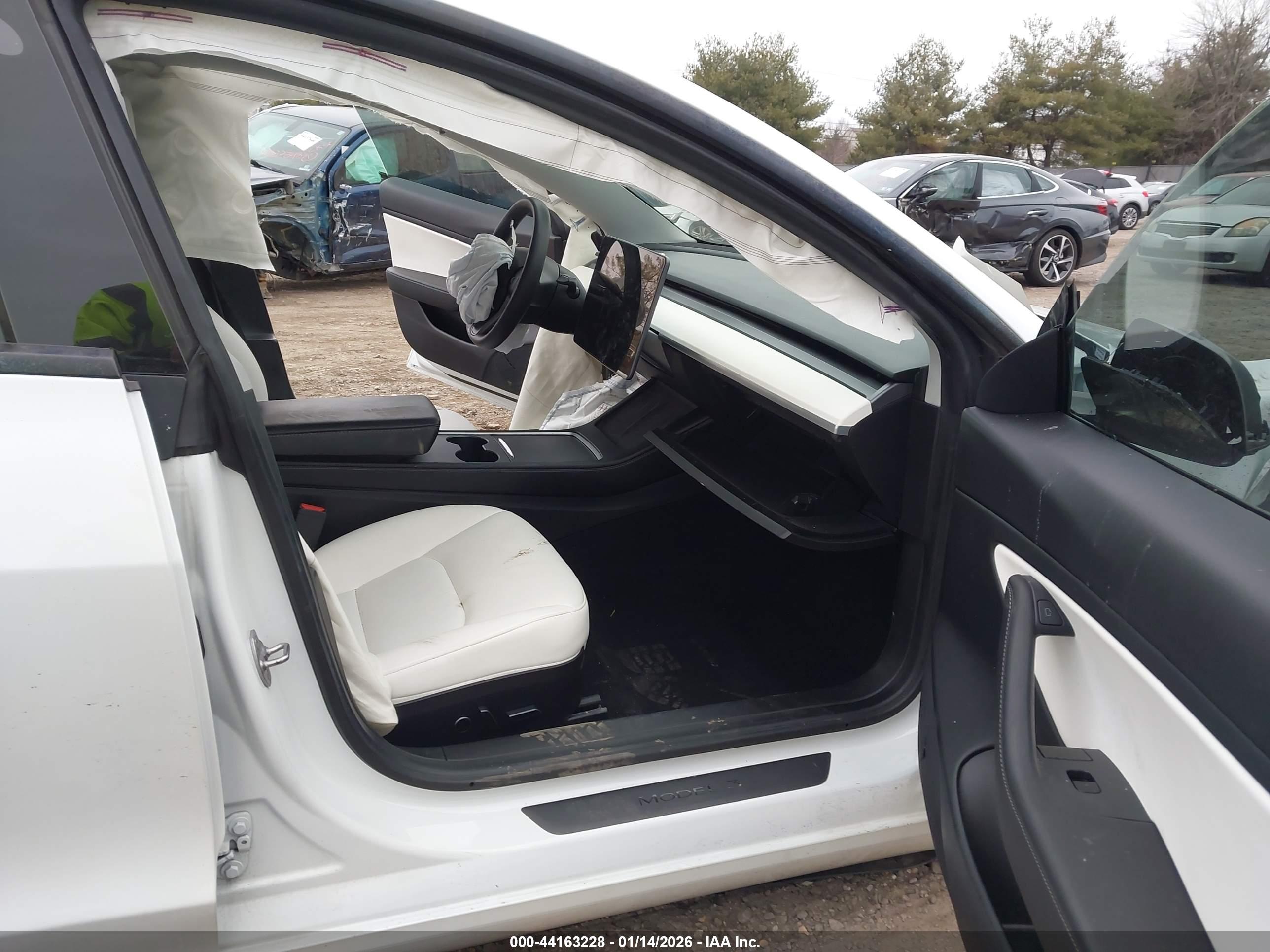 TESLA MODEL image 5