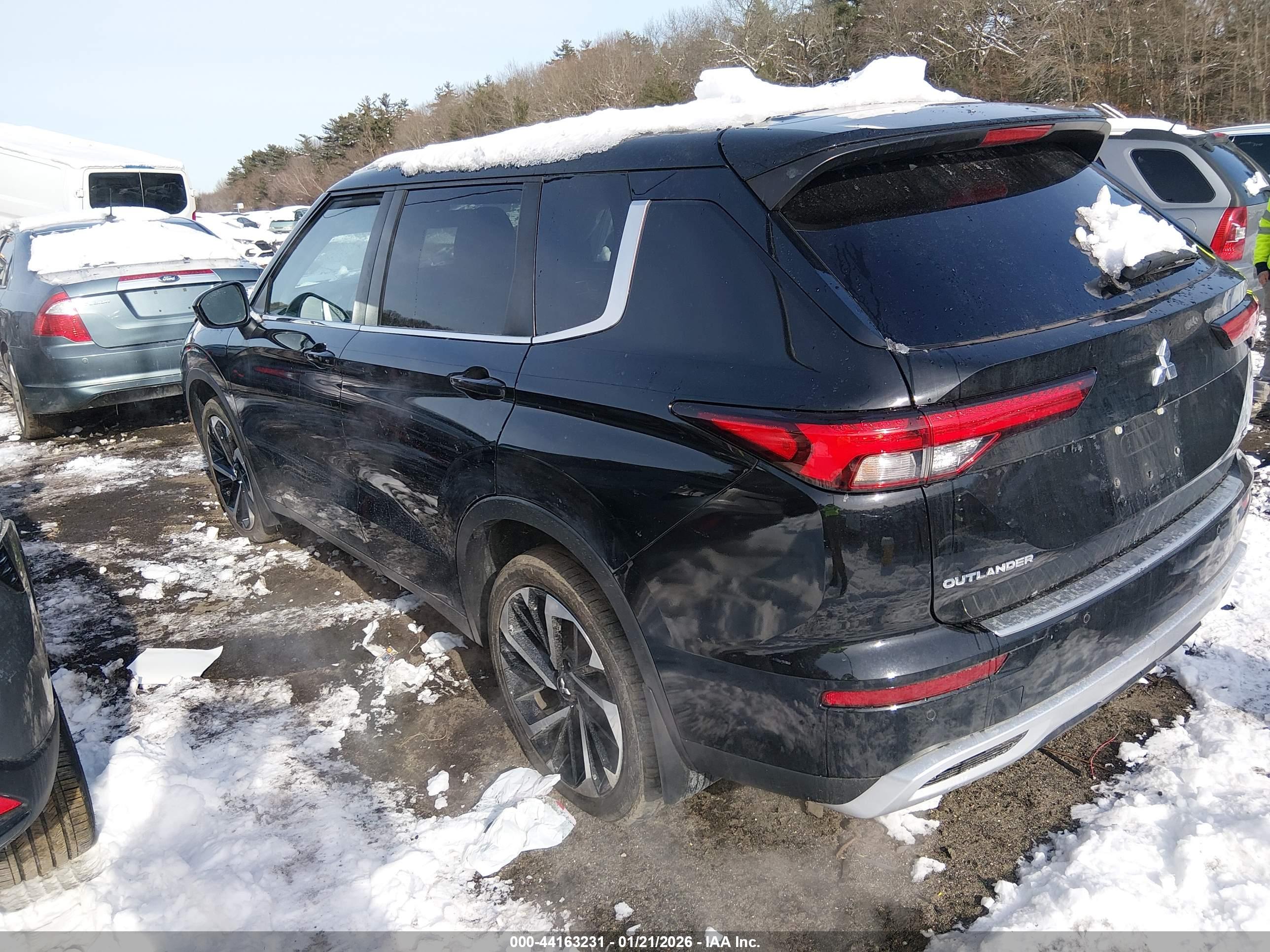MITSUBISHI OUTLANDER image 3