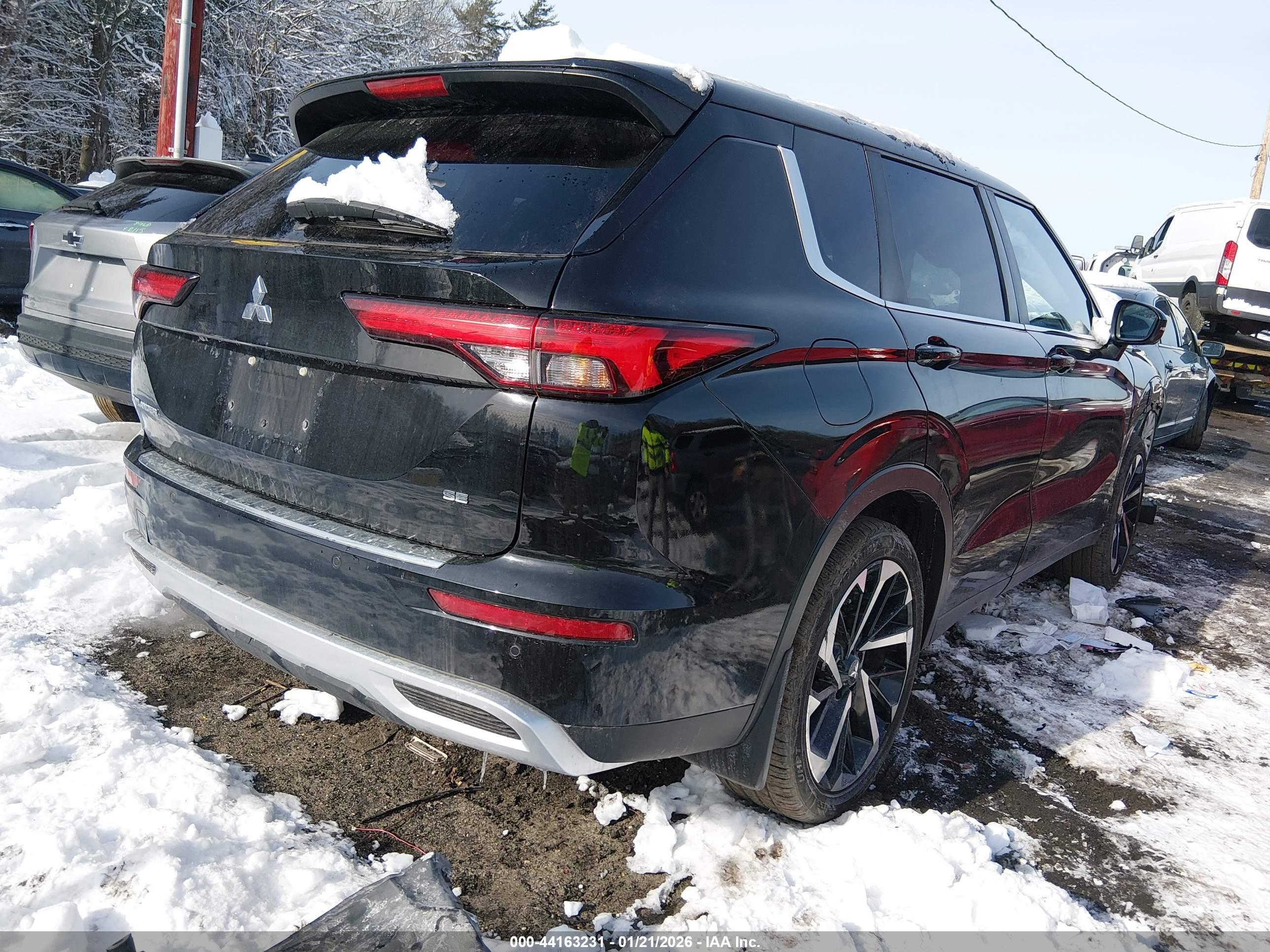MITSUBISHI OUTLANDER image 4