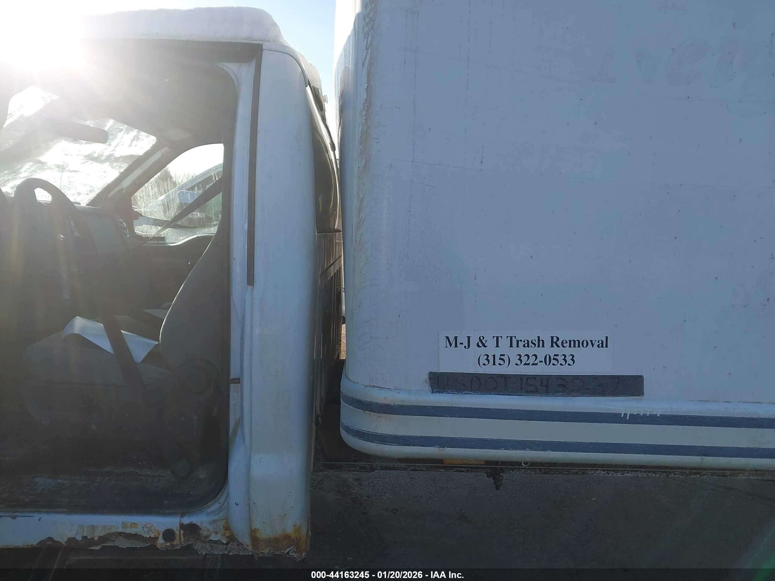 FORD F-550 image 8