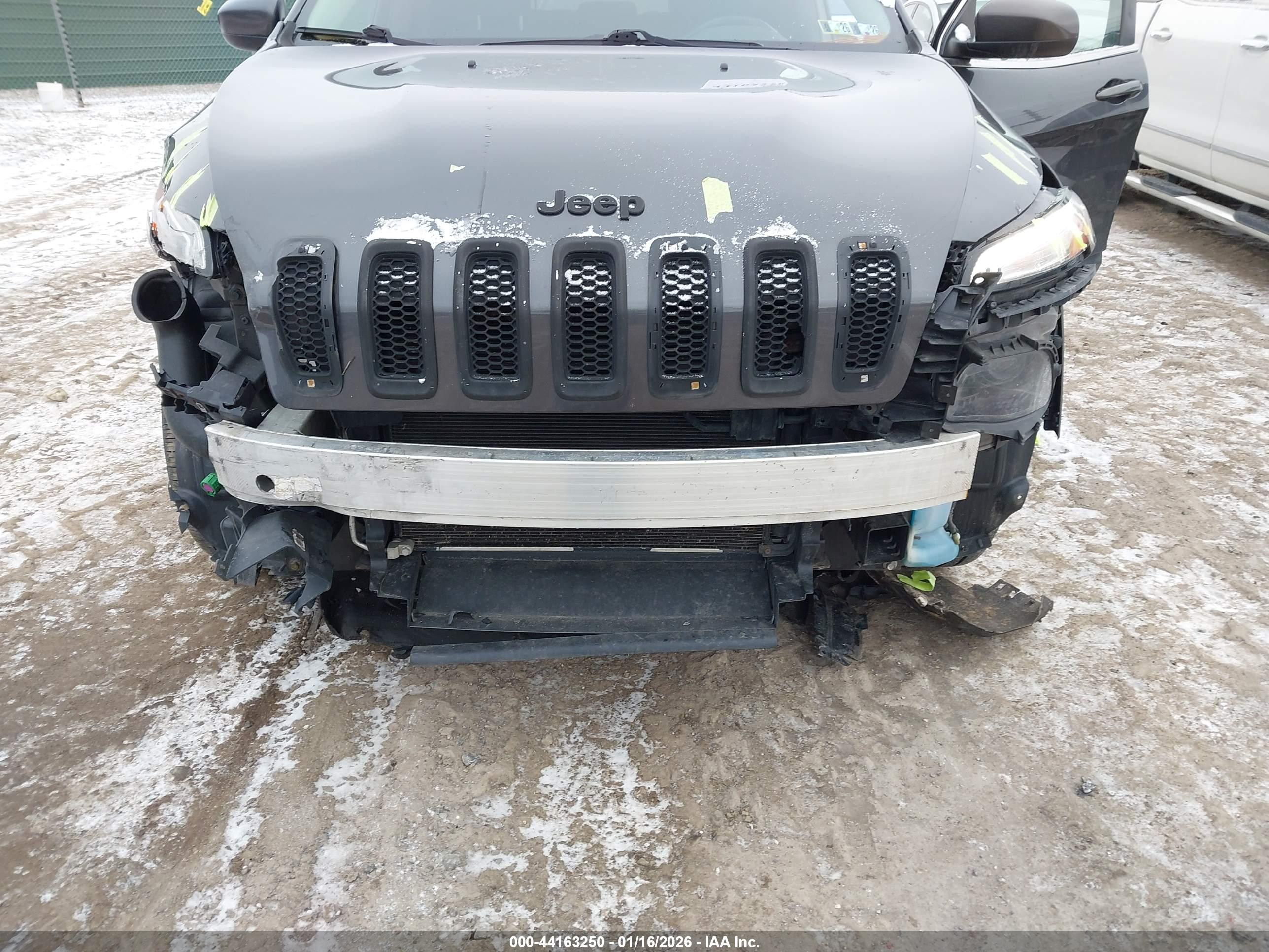 JEEP CHEROKEE image 6
