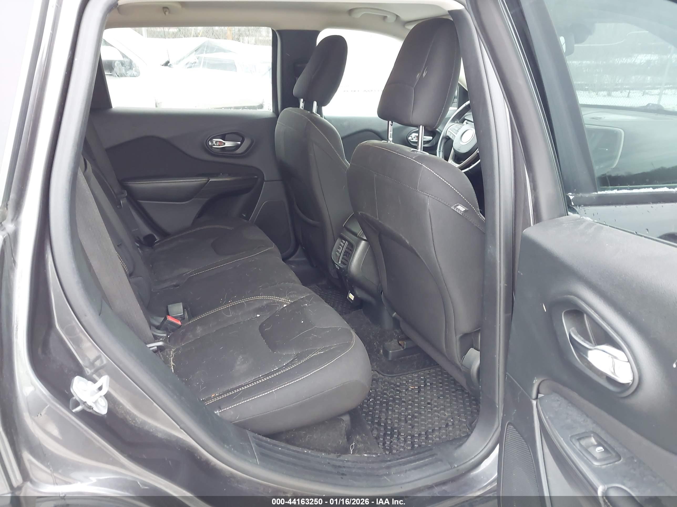 JEEP CHEROKEE image 8