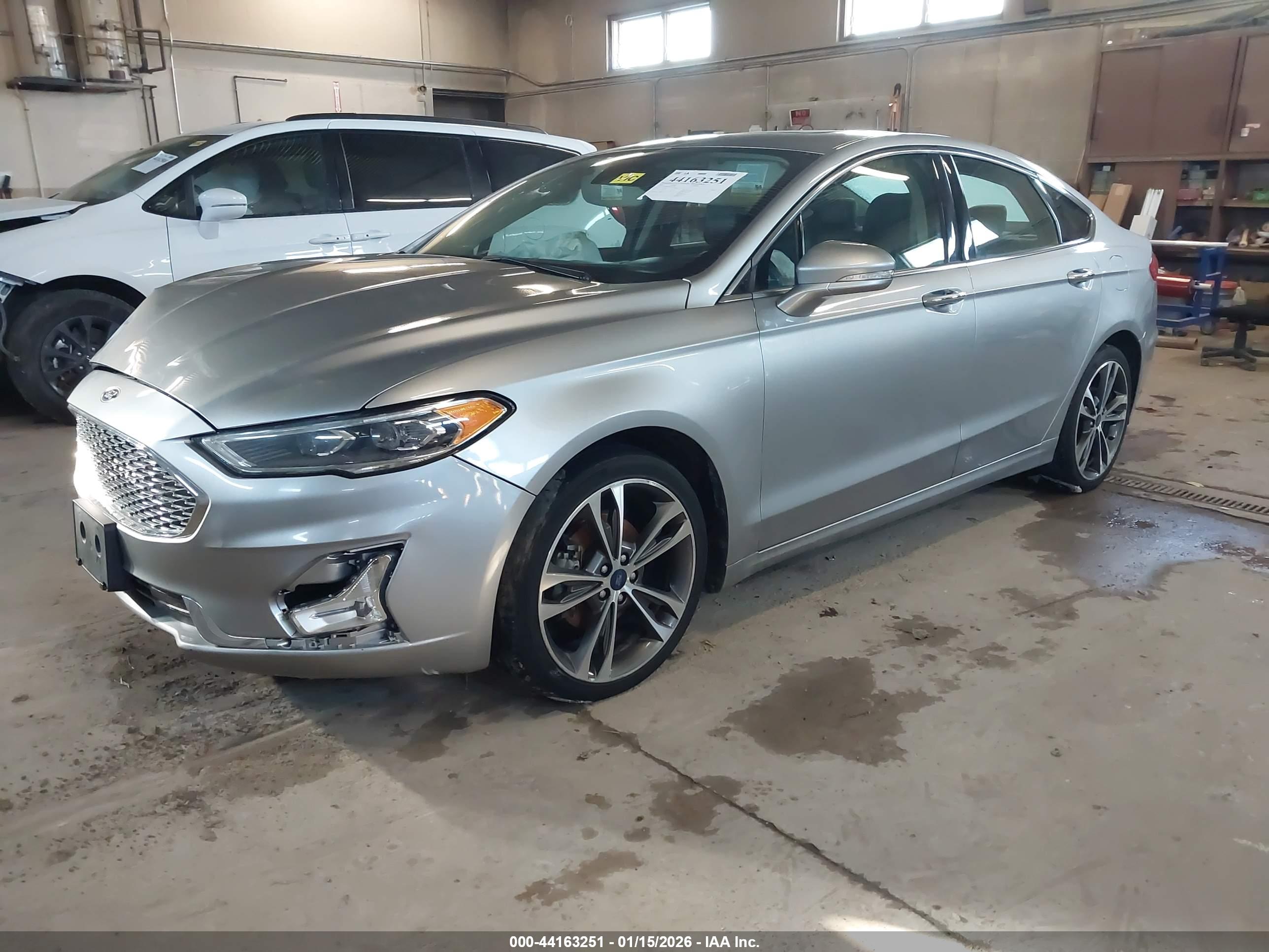 FORD FUSION image 2