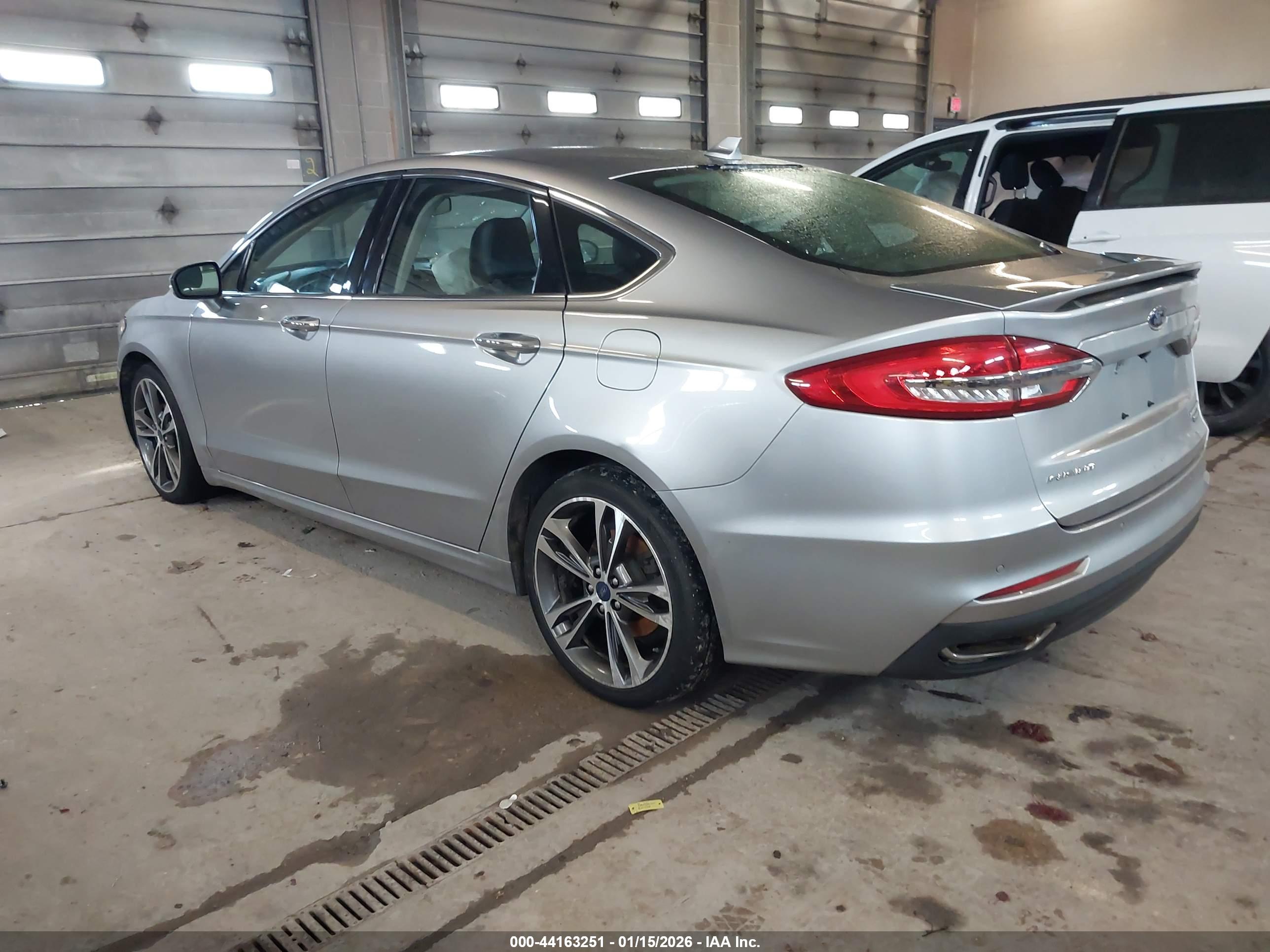 FORD FUSION image 3