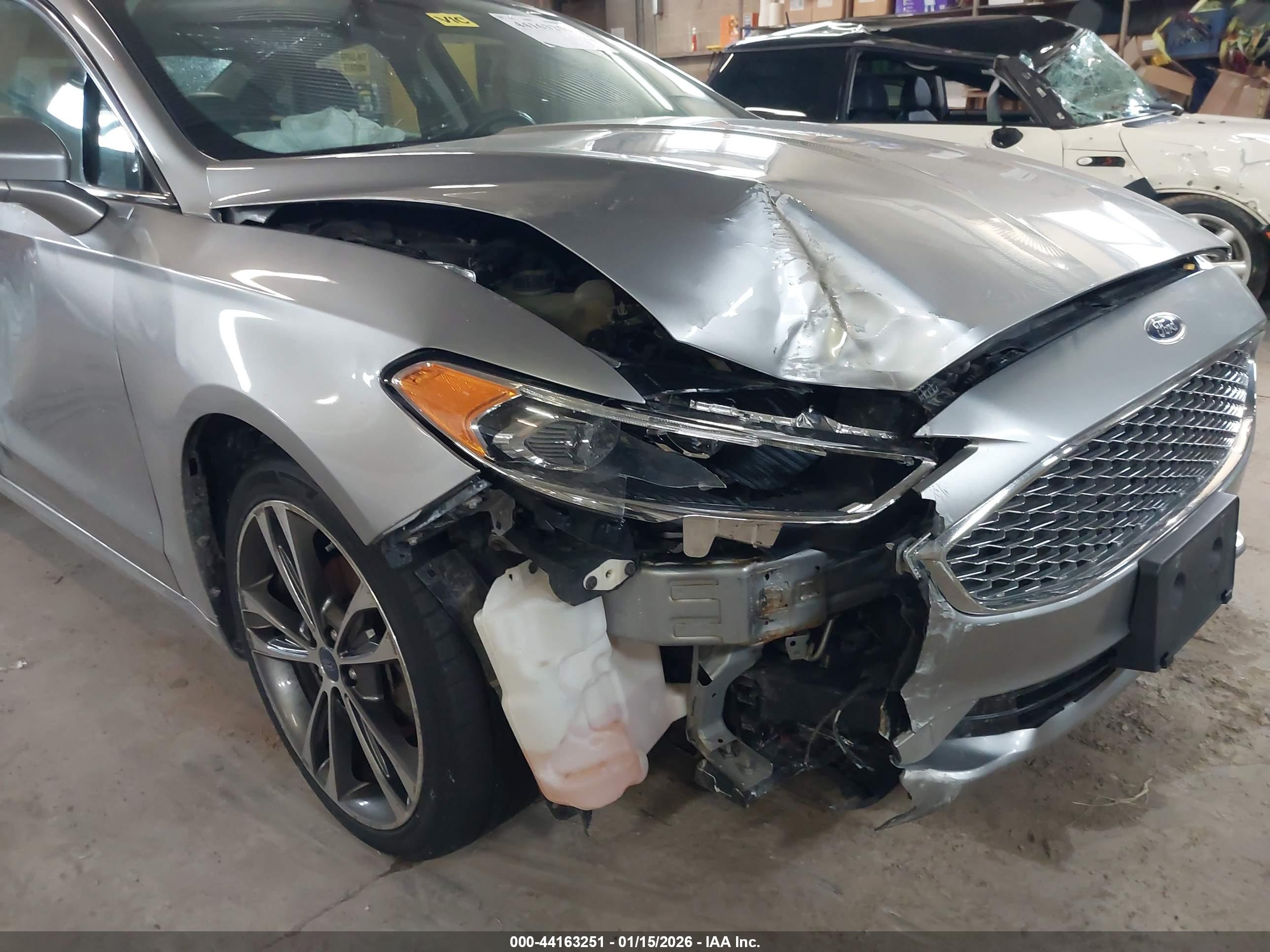 FORD FUSION image 6