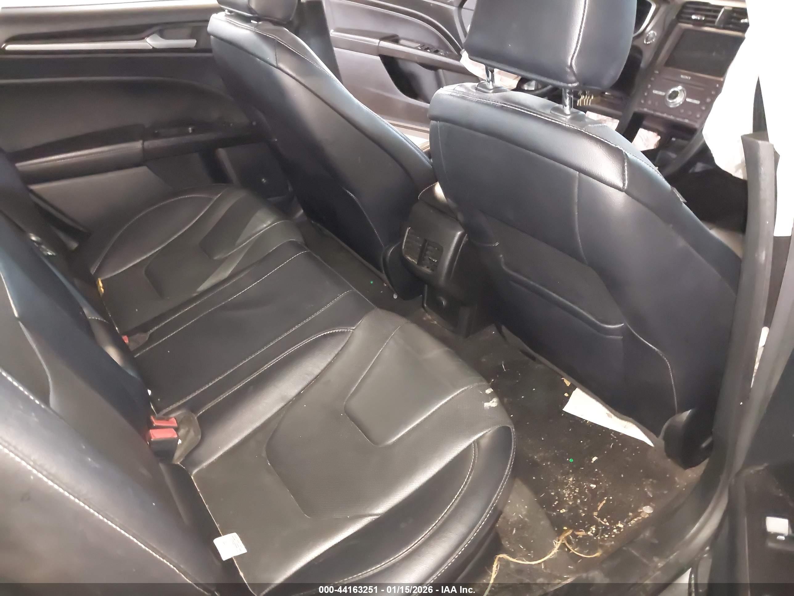 FORD FUSION image 8