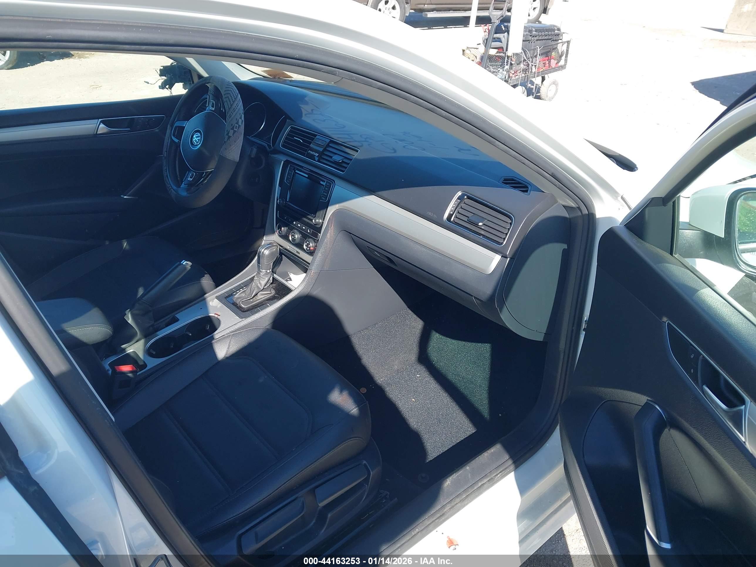 VOLKSWAGEN PASSAT image 5