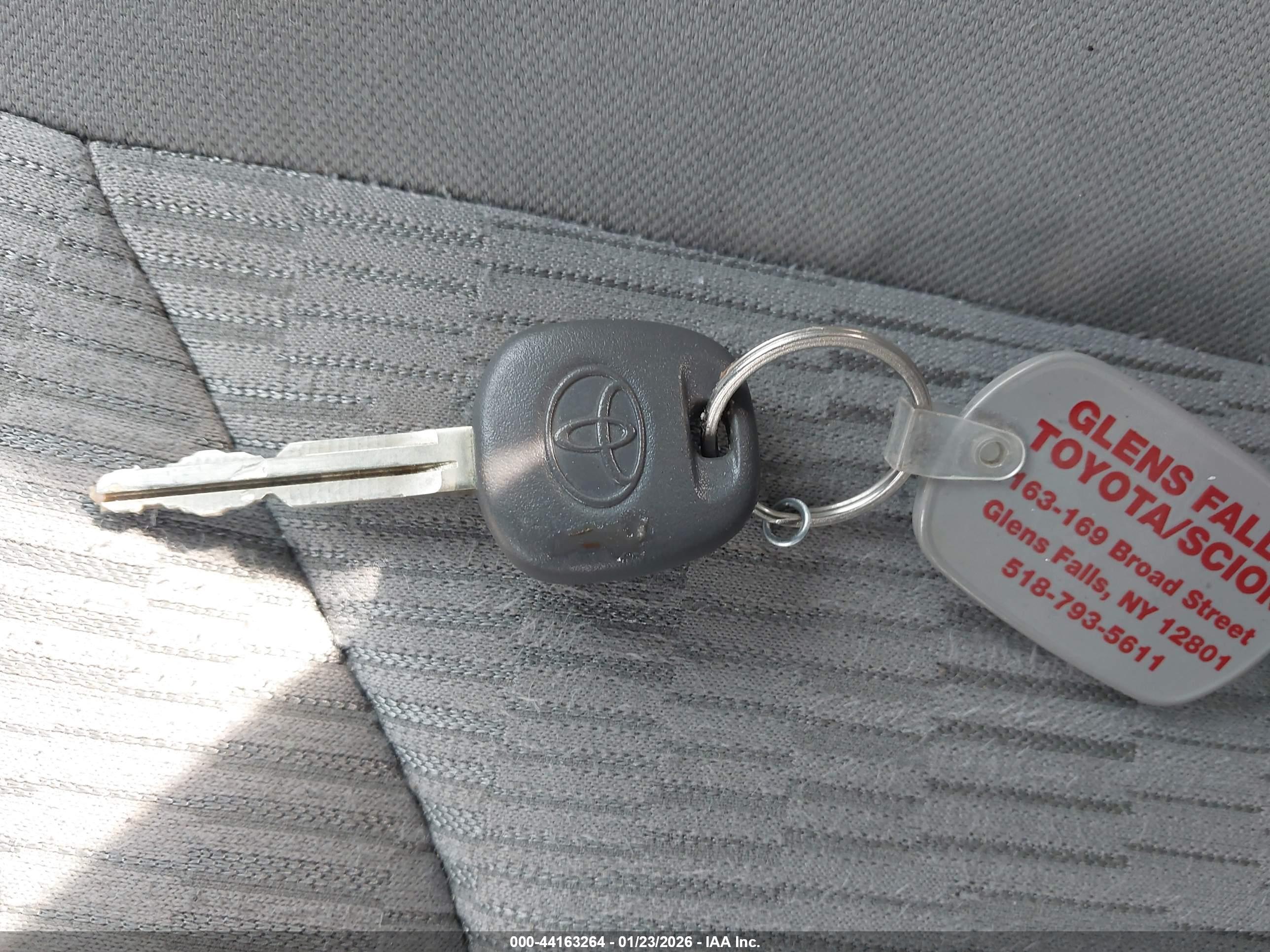 TOYOTA RAV4 image 11