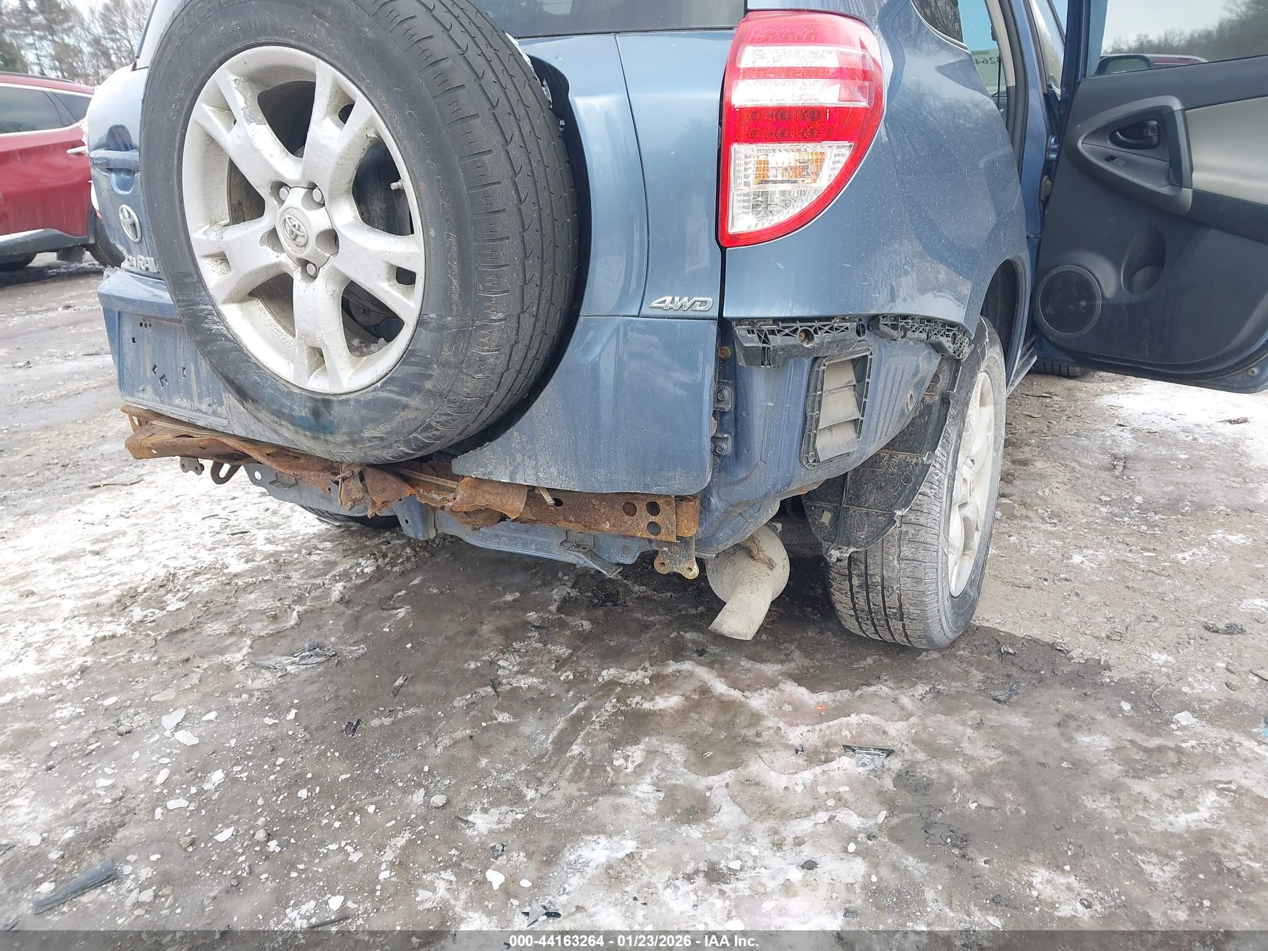 TOYOTA RAV4 image 6