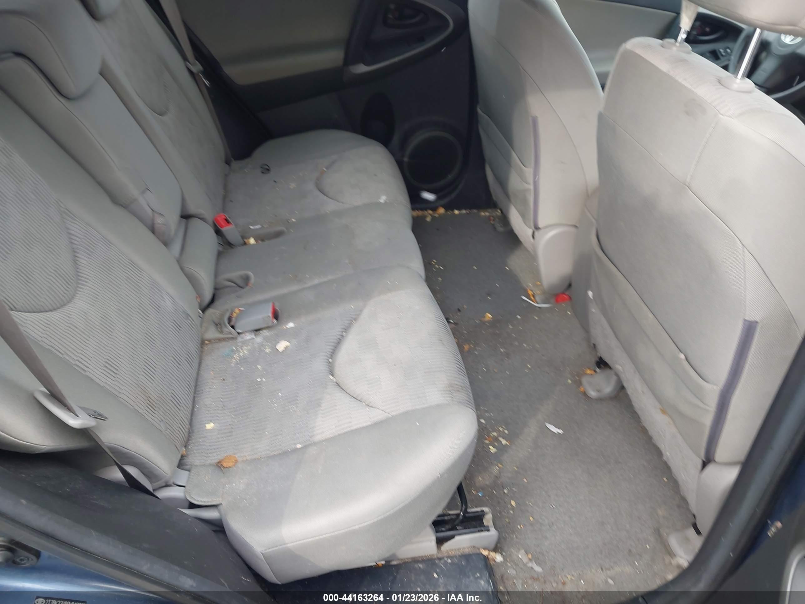 TOYOTA RAV4 image 8