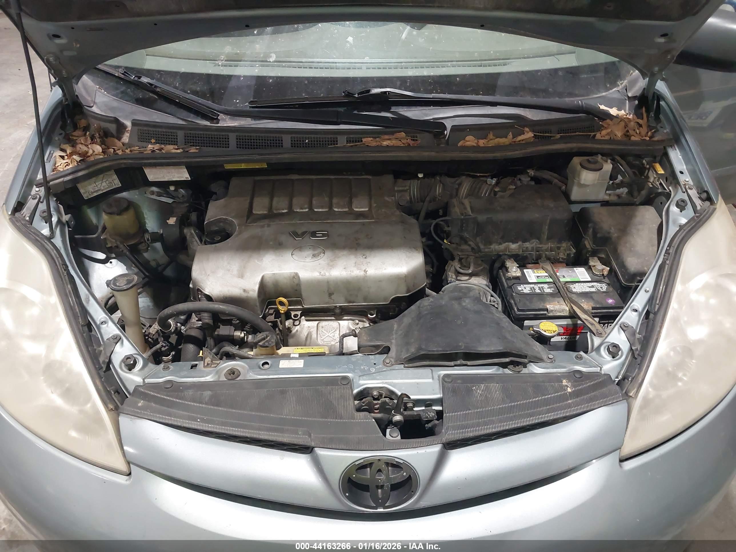 TOYOTA SIENNA image 10