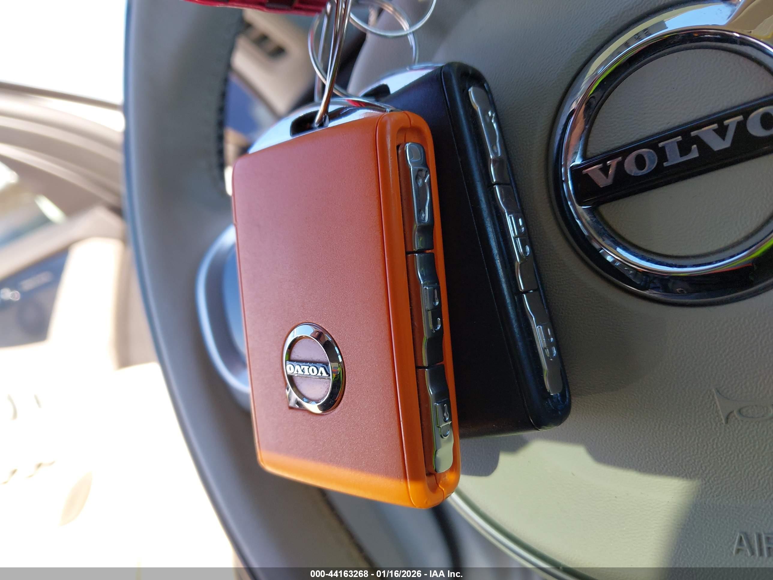 VOLVO XC90 image 11