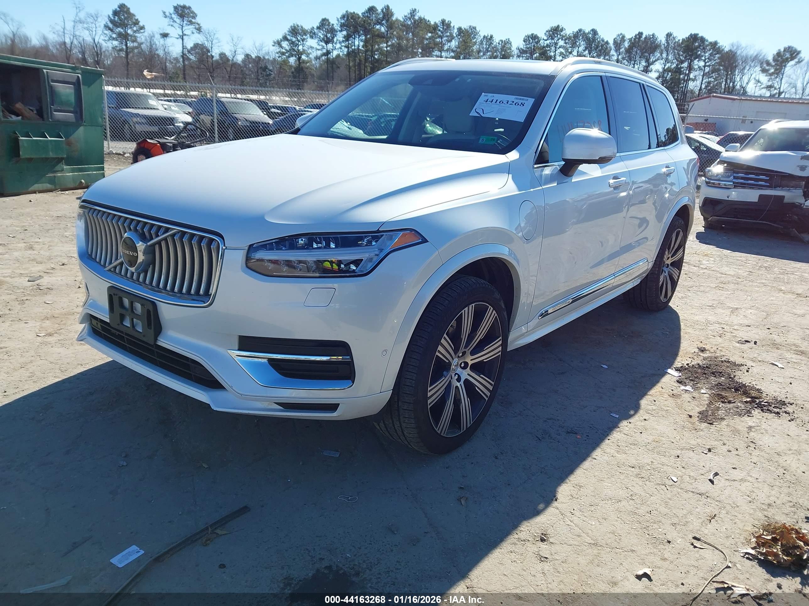 VOLVO XC90 image 2