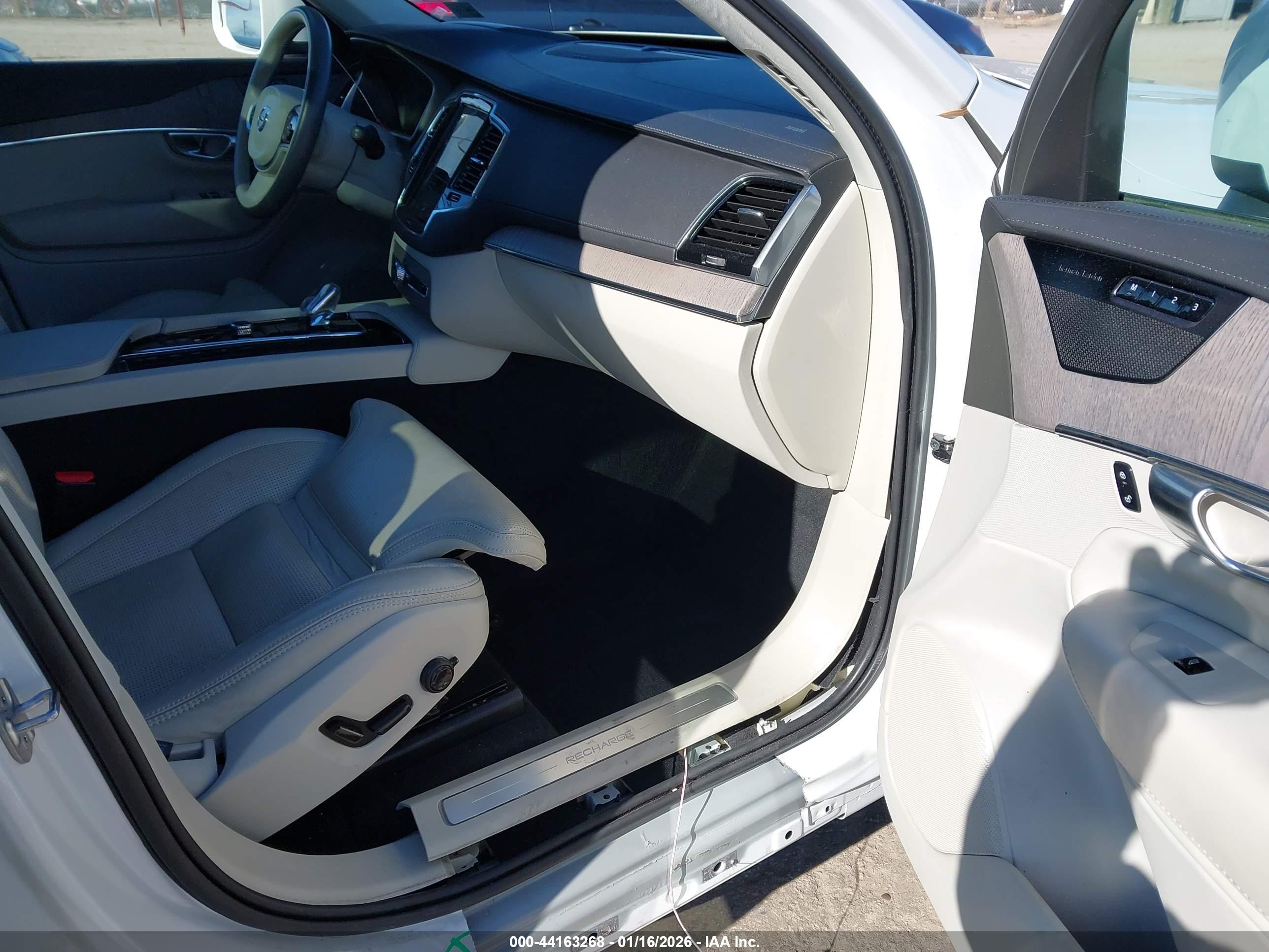VOLVO XC90 image 5