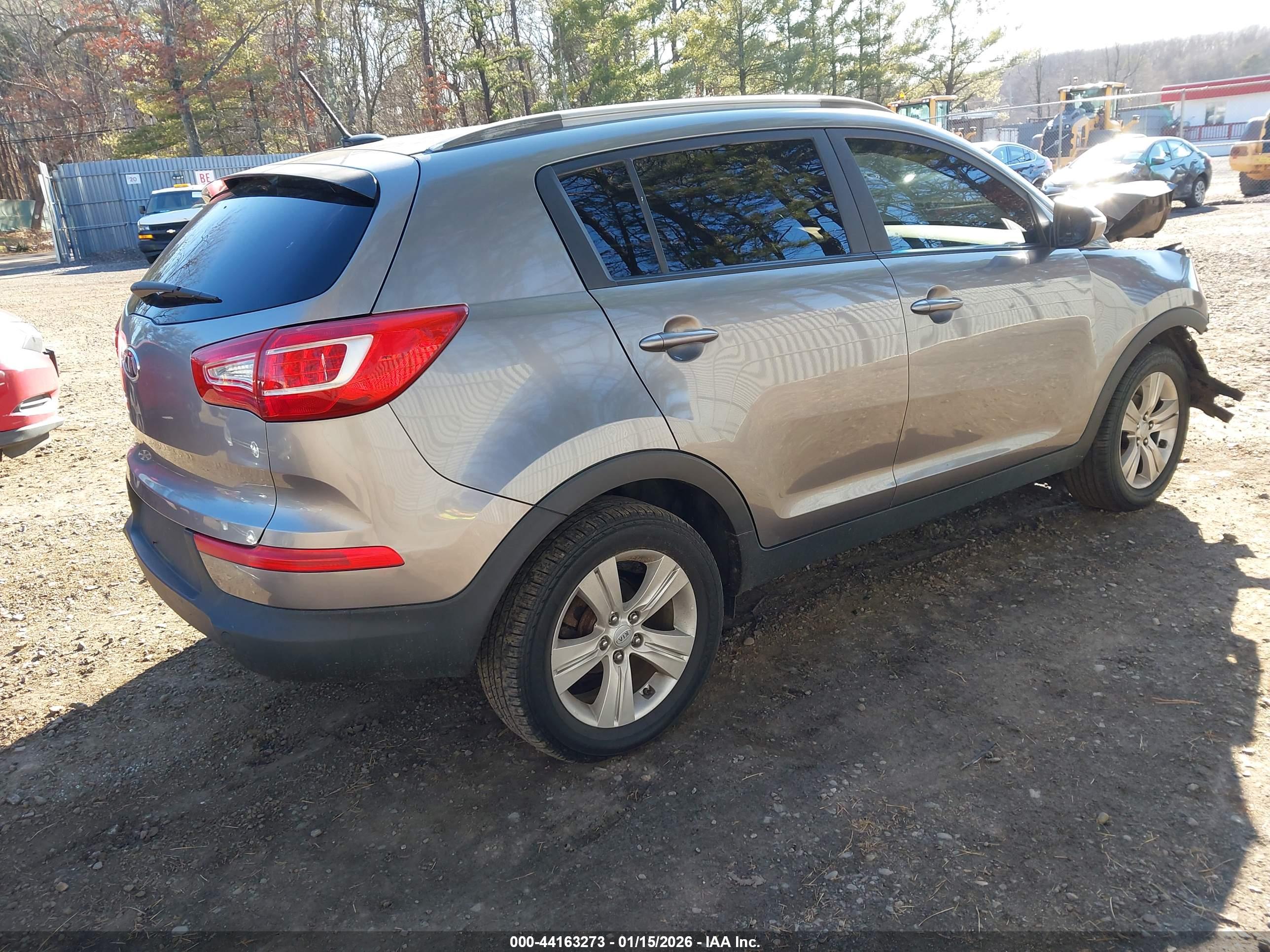 KIA SPORTAGE image 4