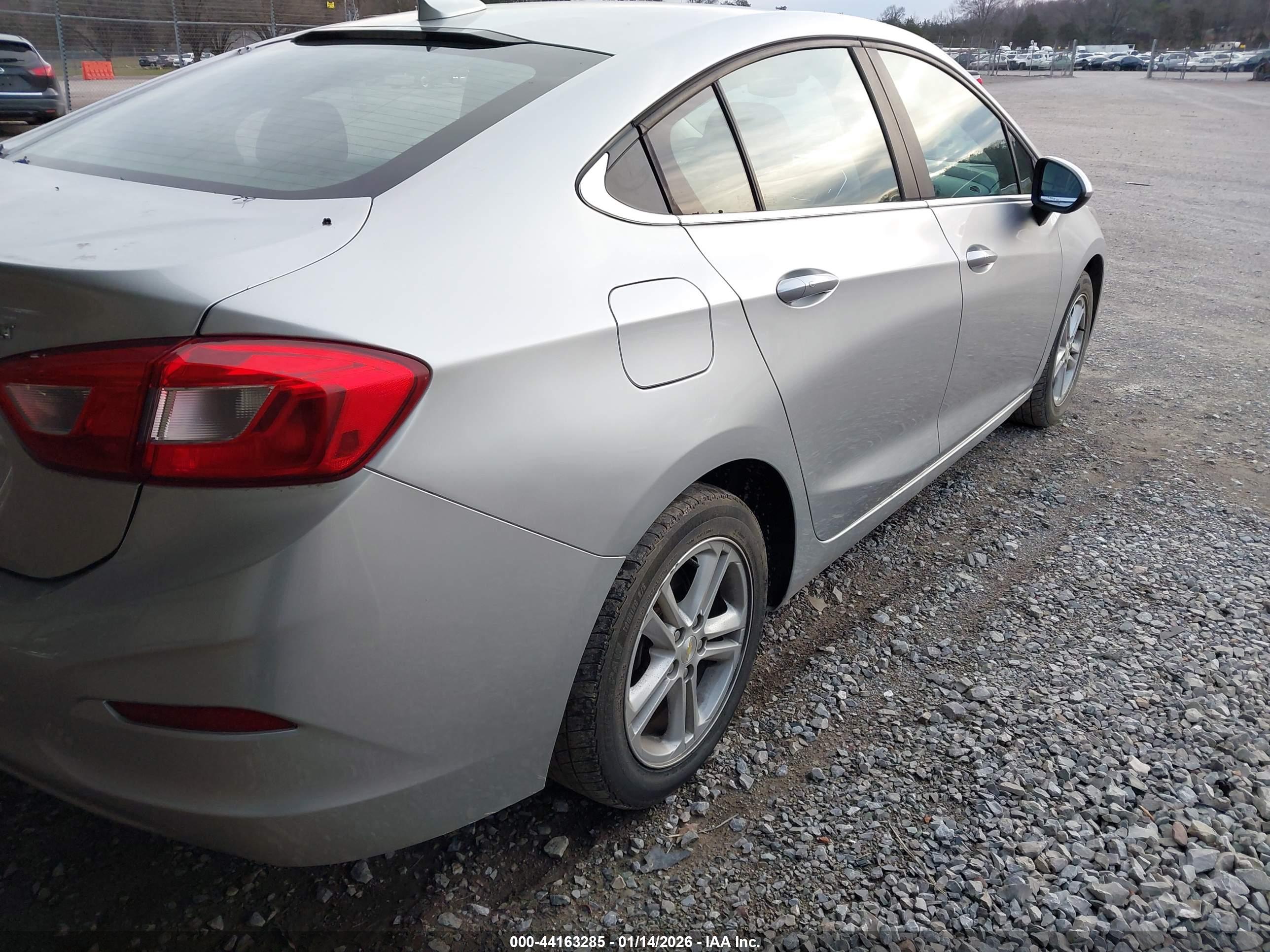 CHEVROLET CRUZE image 4