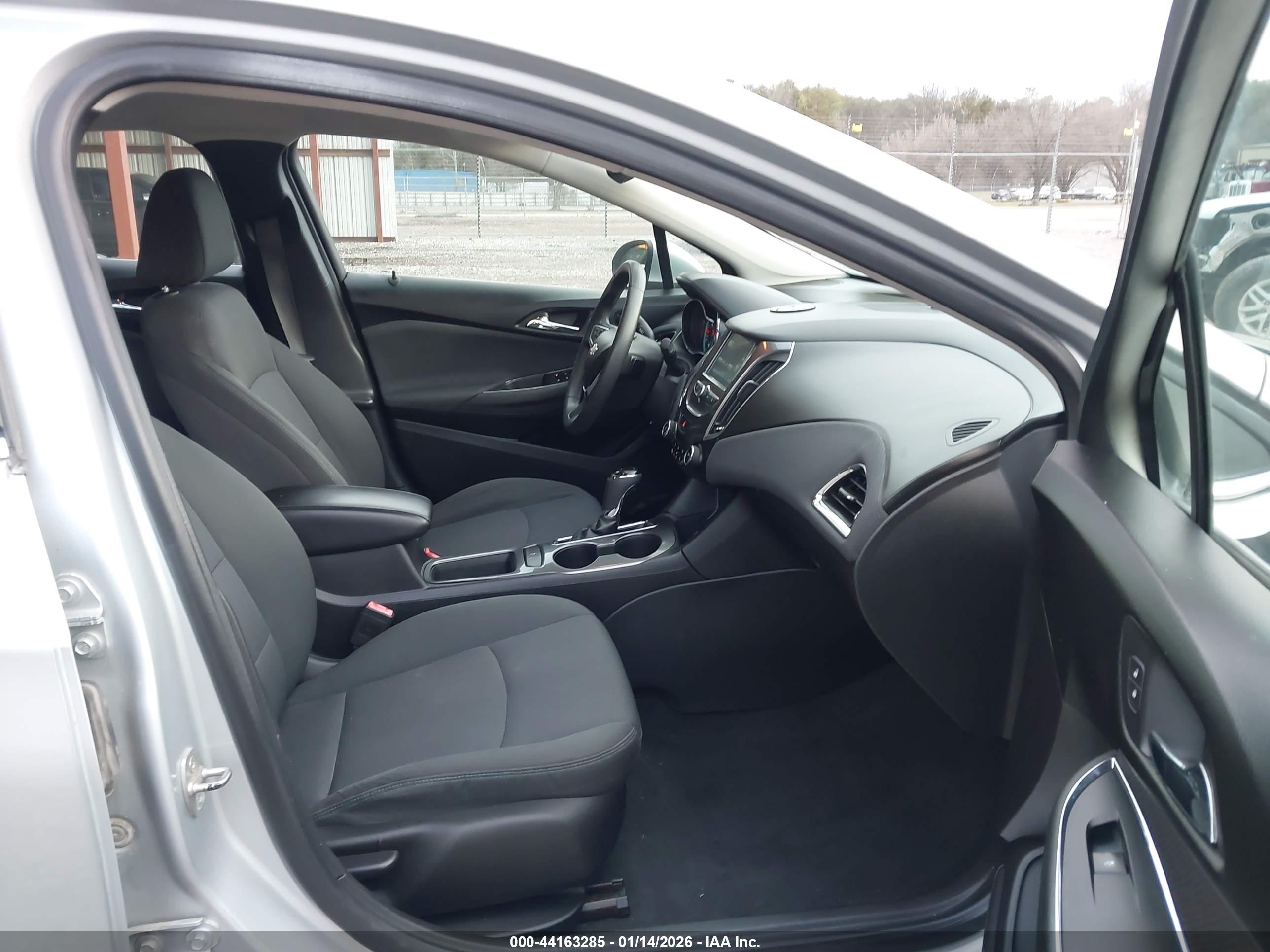 CHEVROLET CRUZE image 5