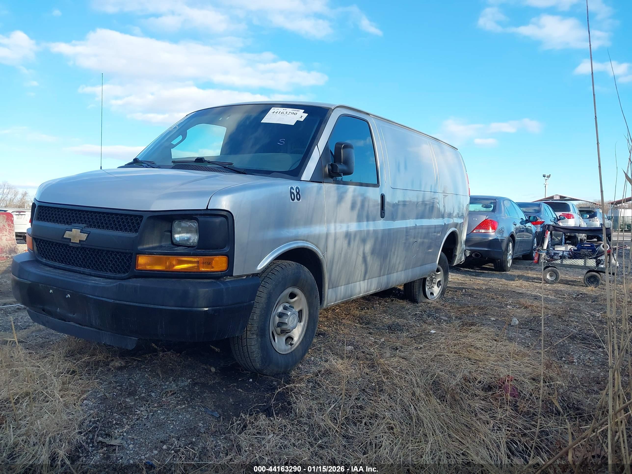 CHEVROLET EXPRESS image 2