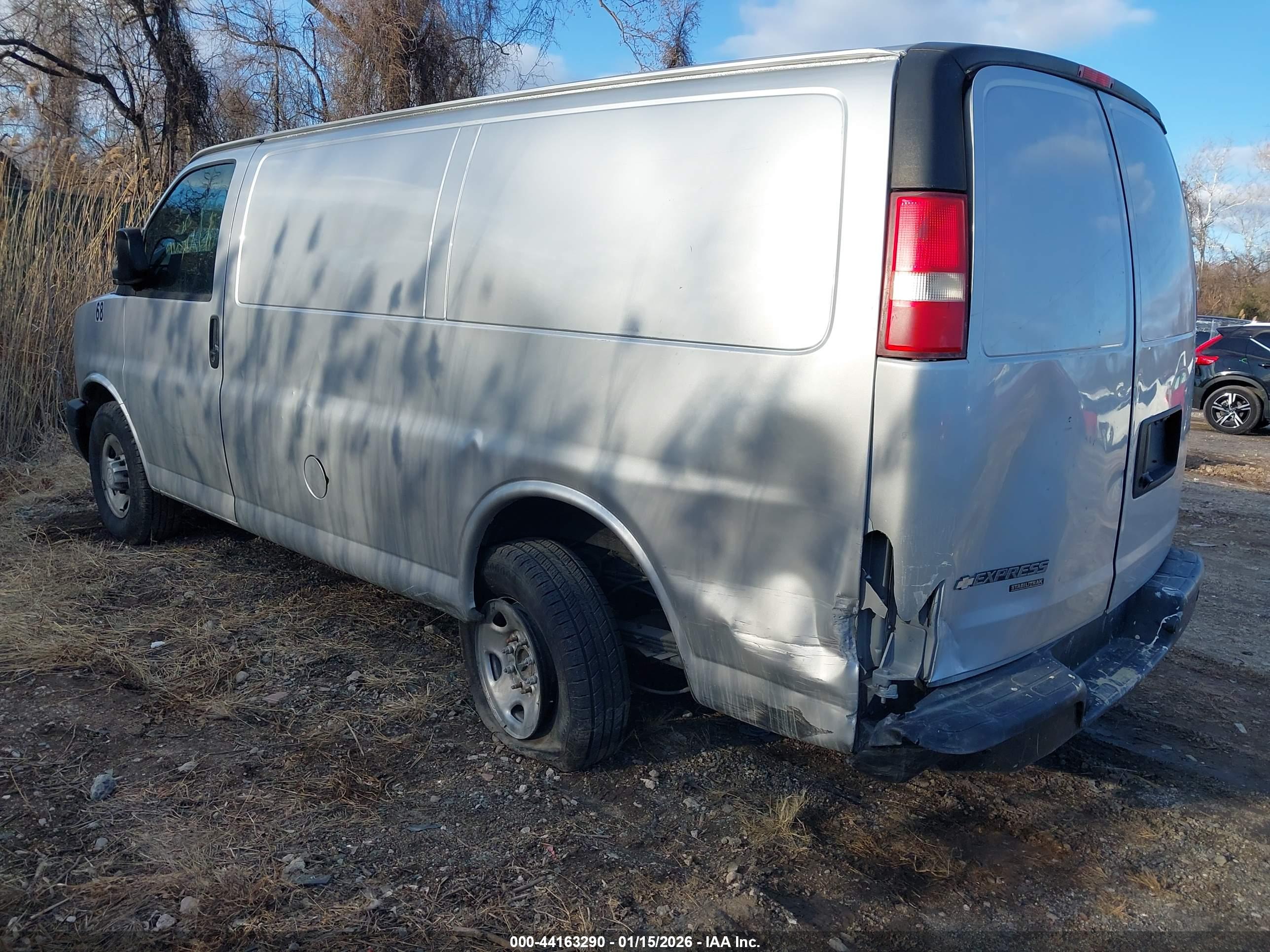 CHEVROLET EXPRESS image 6