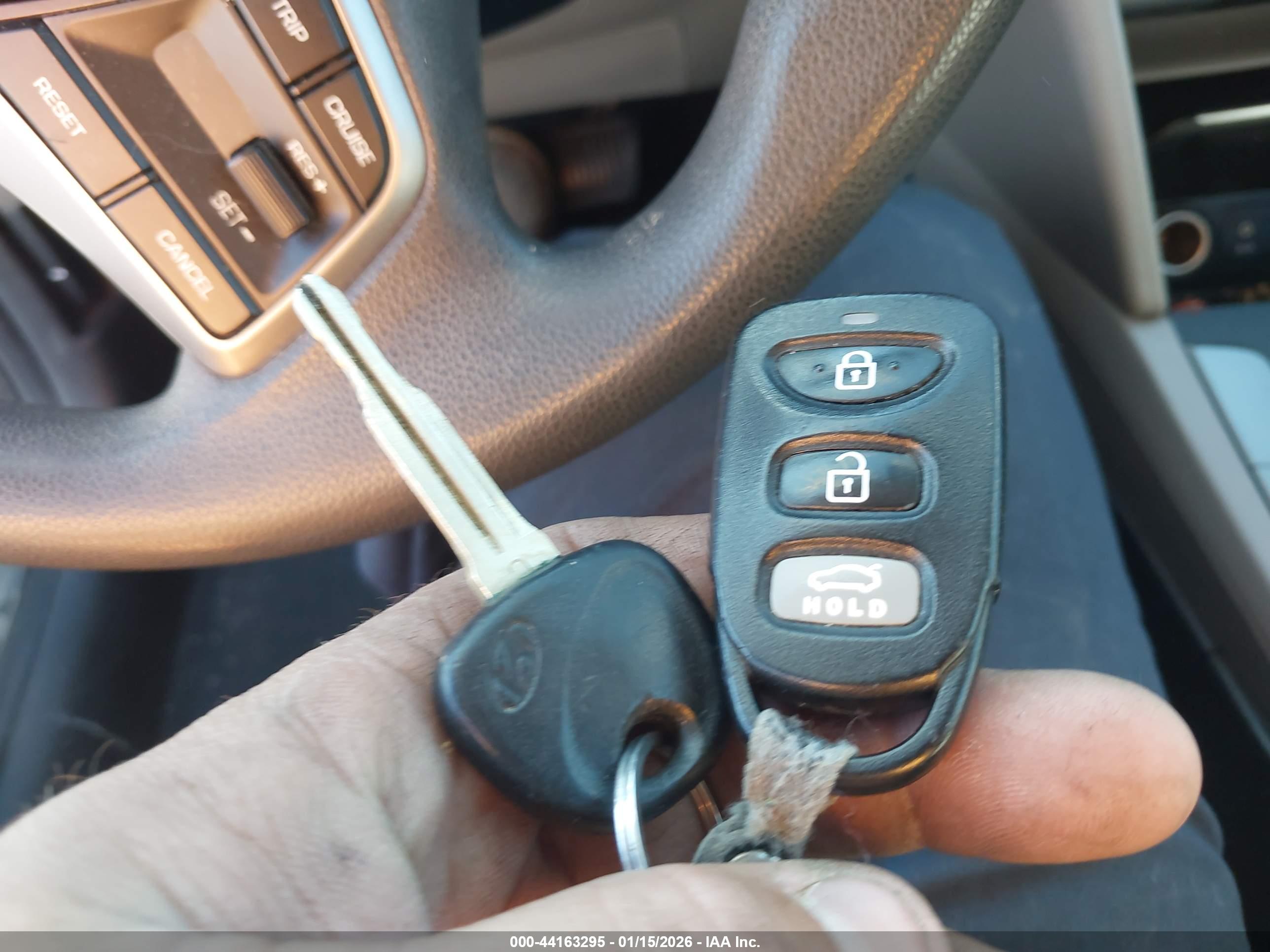 HYUNDAI ELANTRA image 11