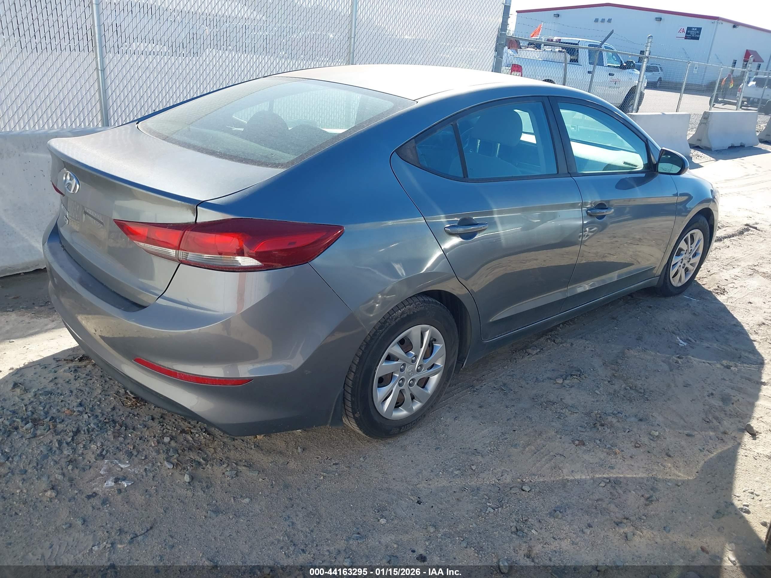 HYUNDAI ELANTRA image 4