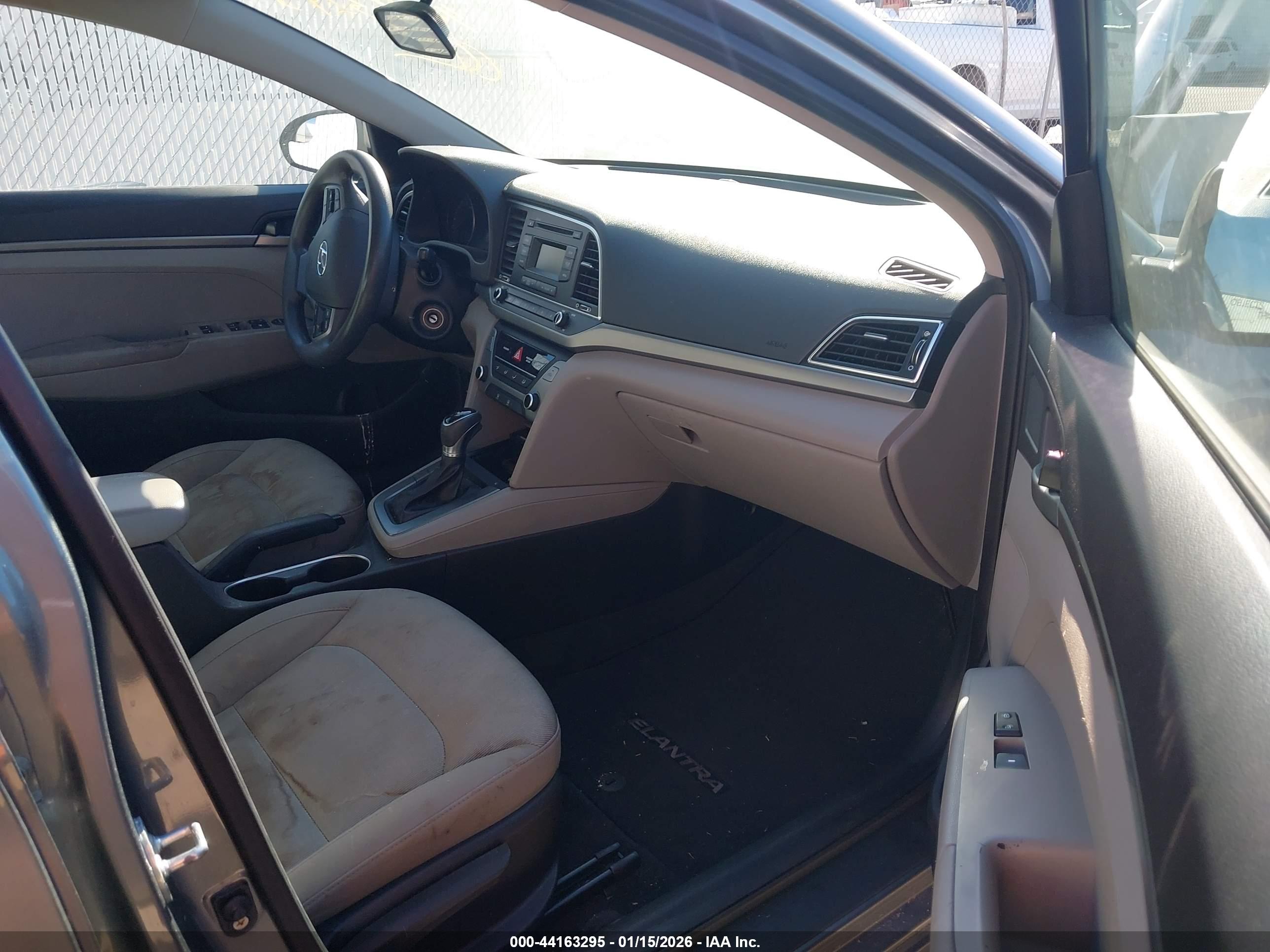 HYUNDAI ELANTRA image 5