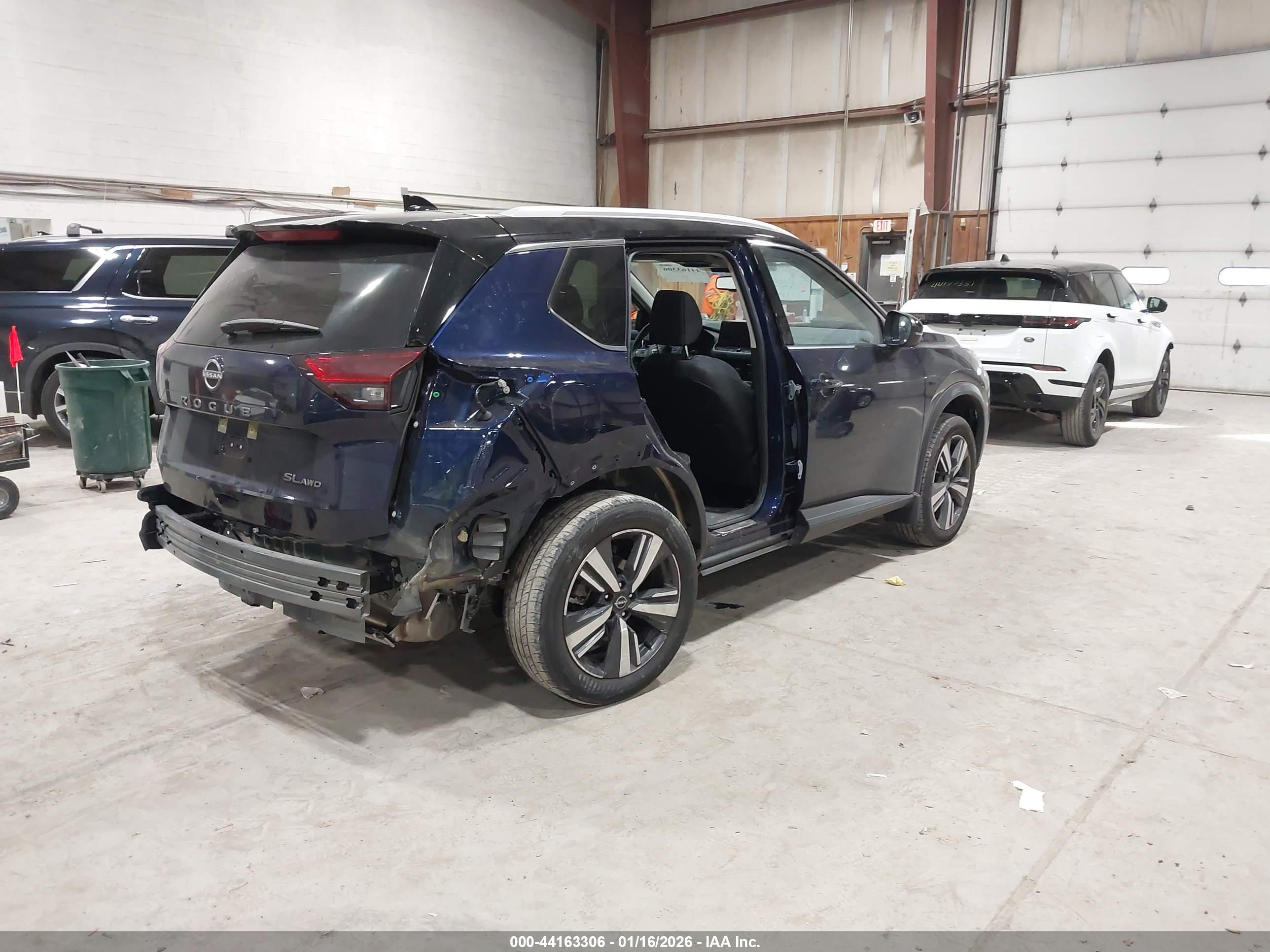 NISSAN ROGUE image 4