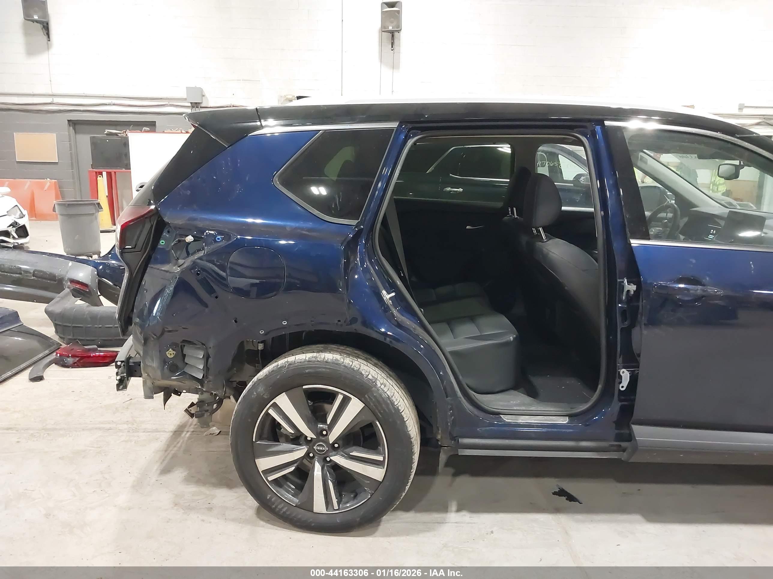NISSAN ROGUE image 6