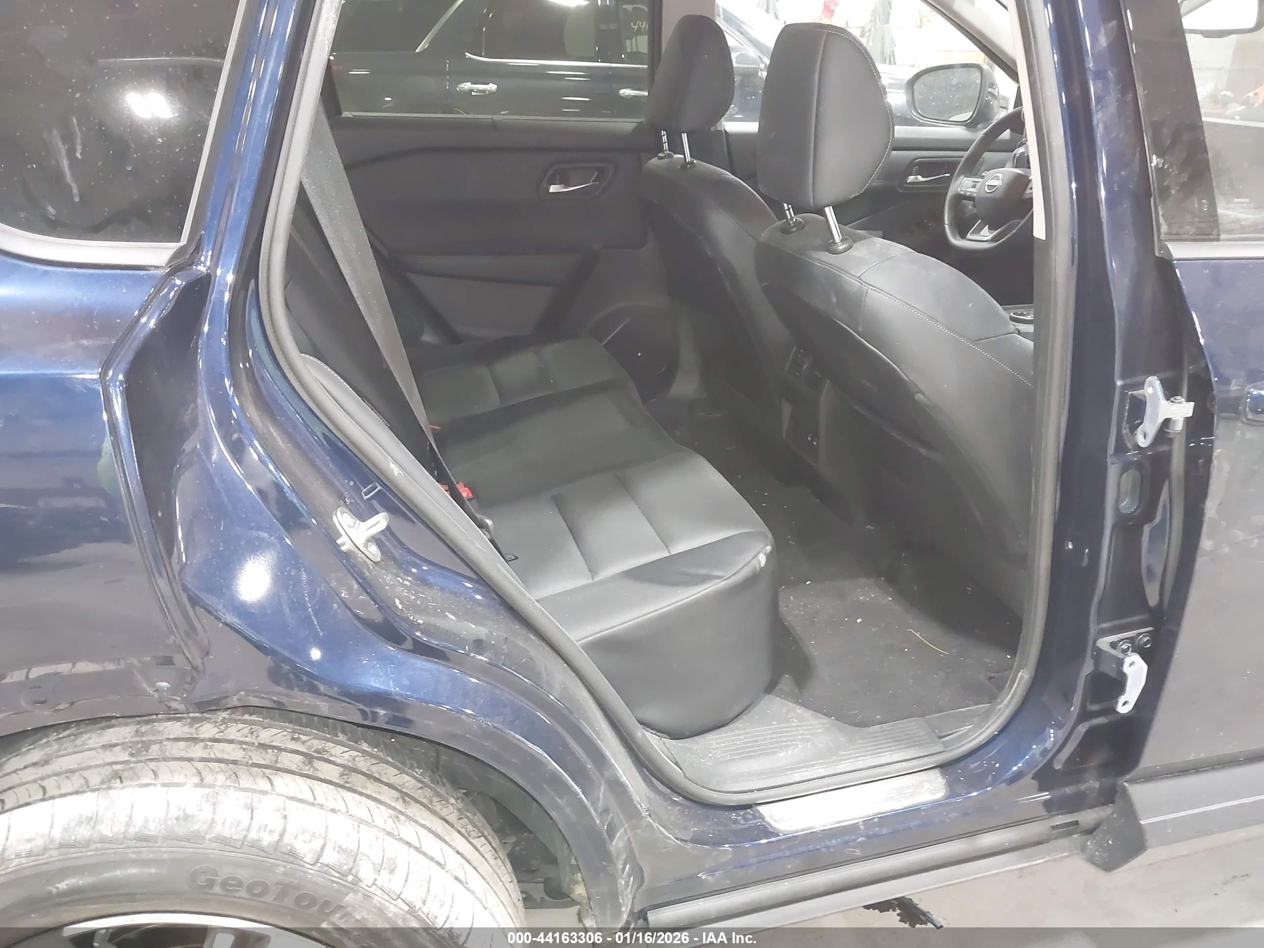 NISSAN ROGUE image 8
