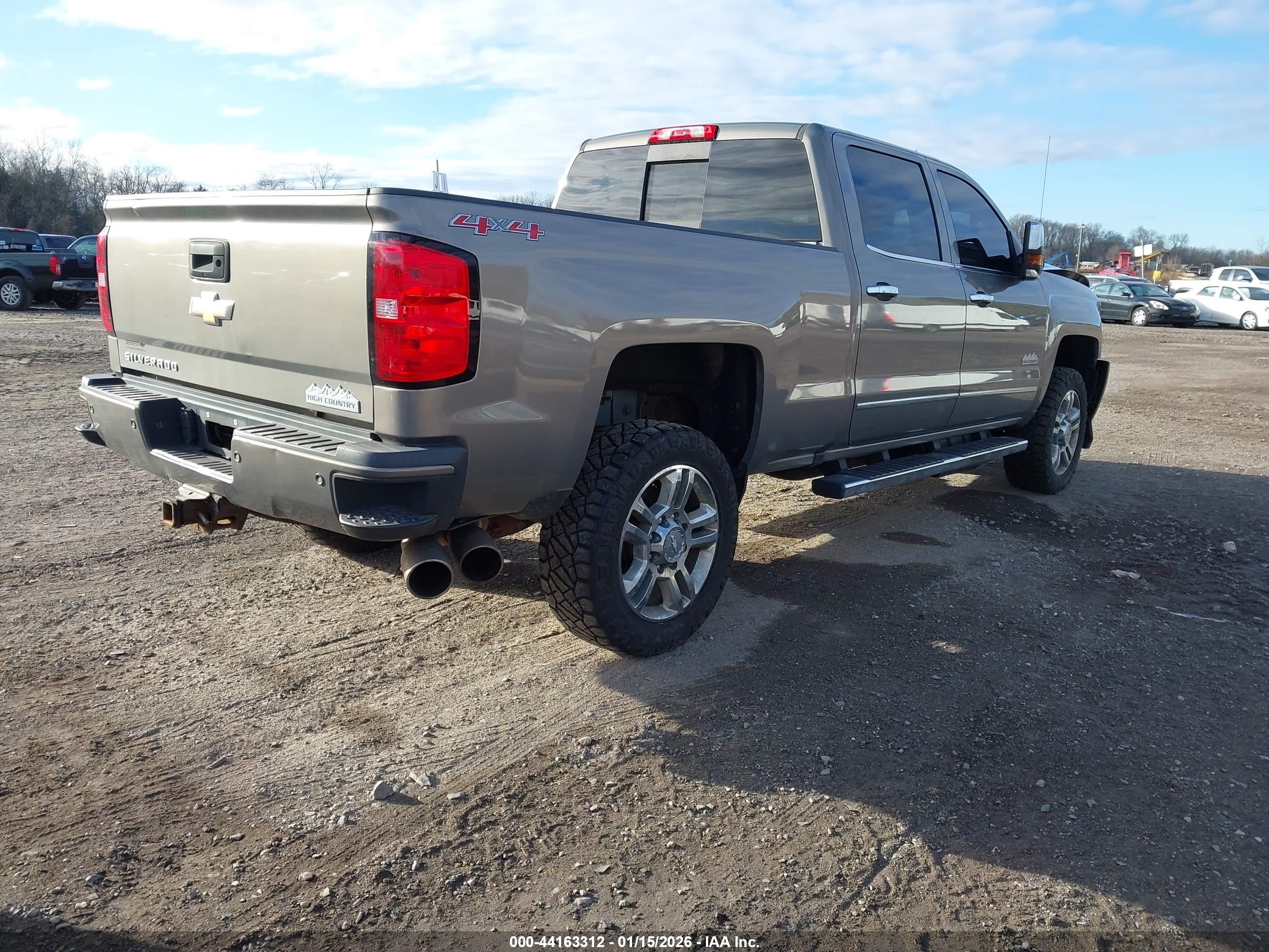 CHEVROLET SILVERADO image 4