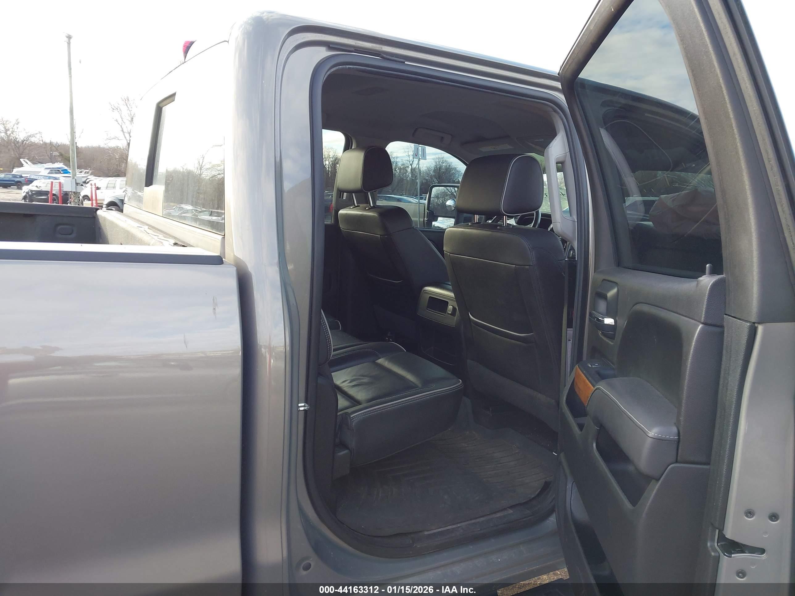 CHEVROLET SILVERADO image 8